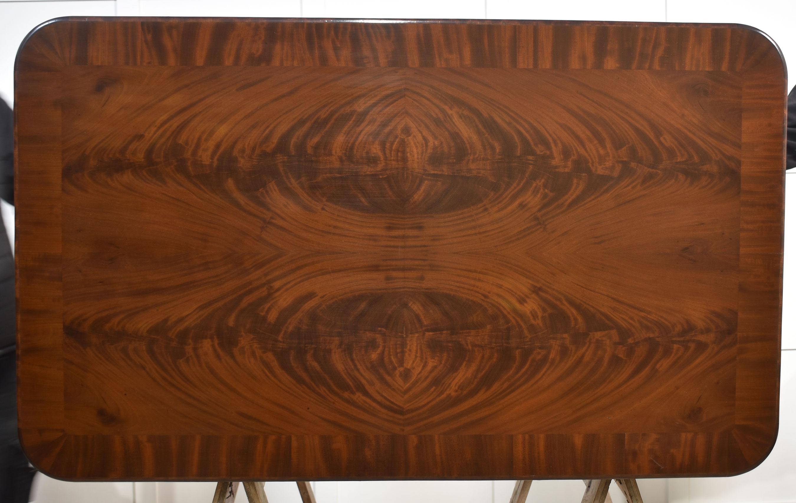 Mahogany centre table For Sale 2