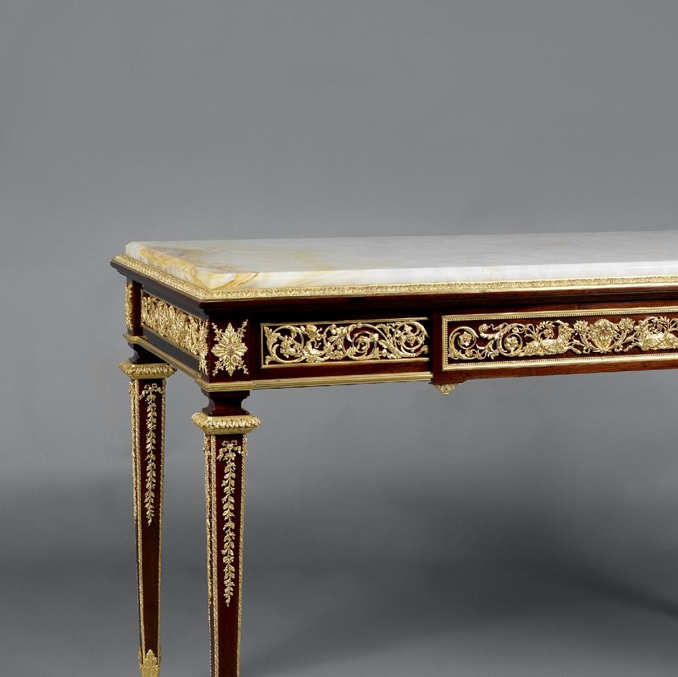 Louis XVI Mahogany Centre Table with an Onyx Marble-Top by François Linke, French For Sale