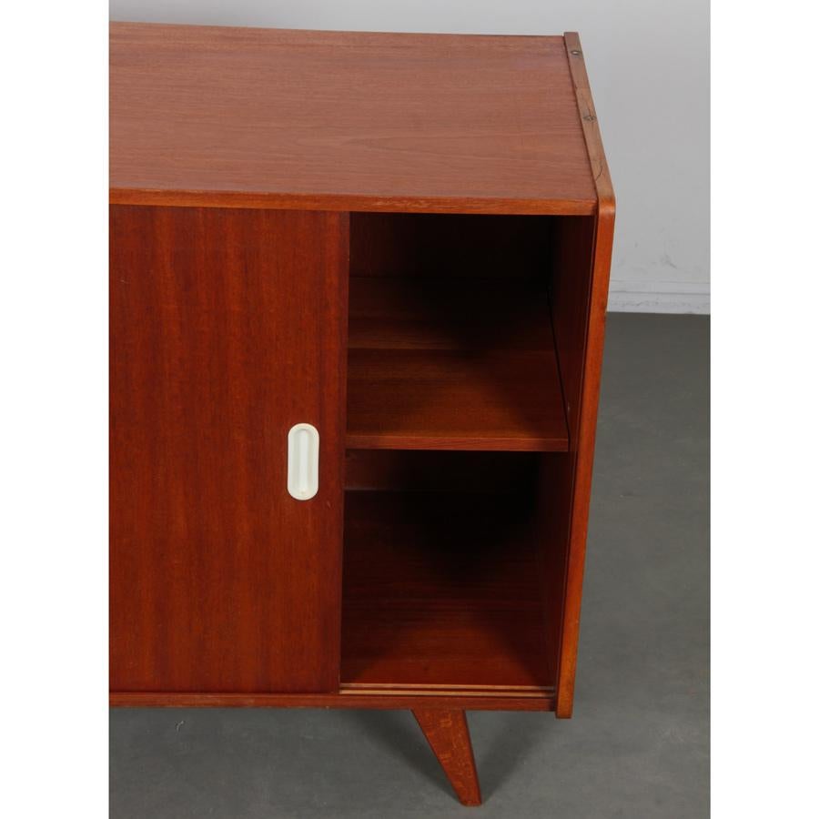 Metà XX secolo Cassapanca in mogano disegnata da Jiri Jiroutek, modello U-452, anni '60 in vendita