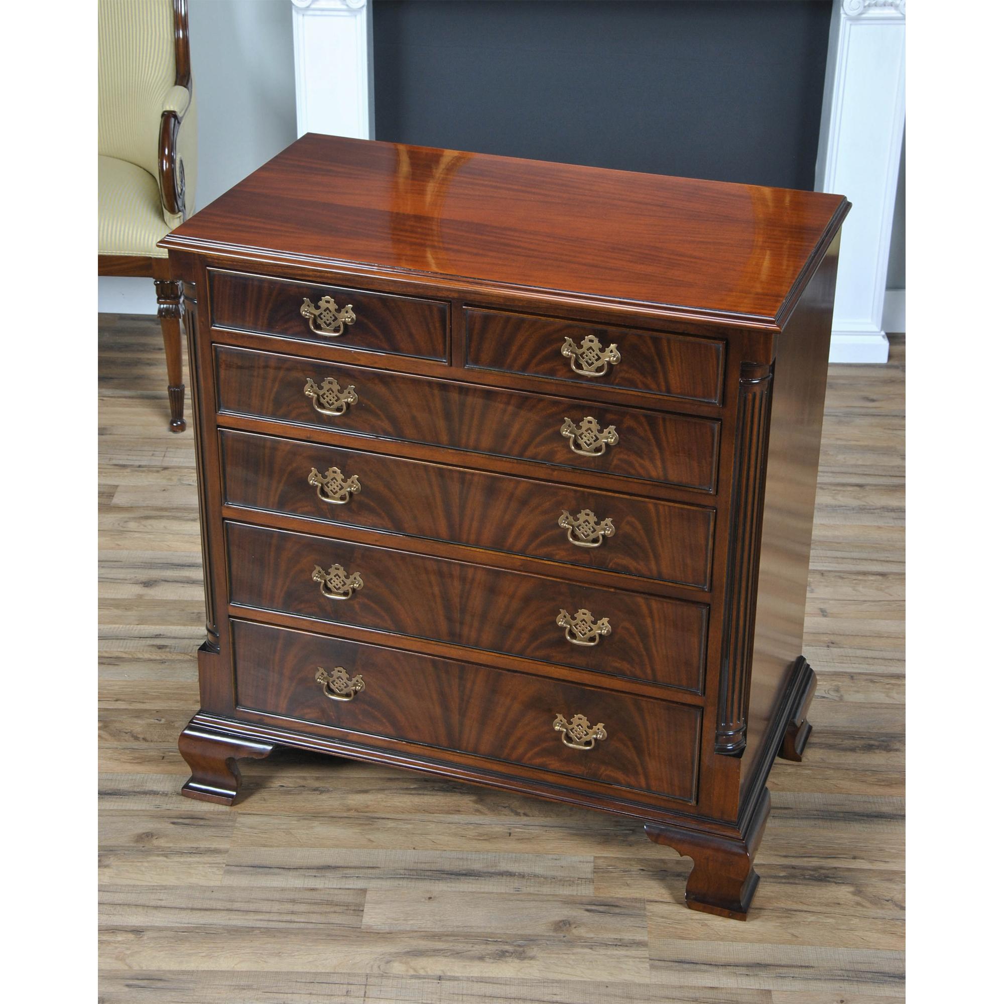 A high quality reproduction Mahogany Chest which features superb detailing with beading around its four graduated drawers and two uppermost drawers, graceful solid brass  drawer pulls, delicately fluted quarter columns and well proportioned bracket