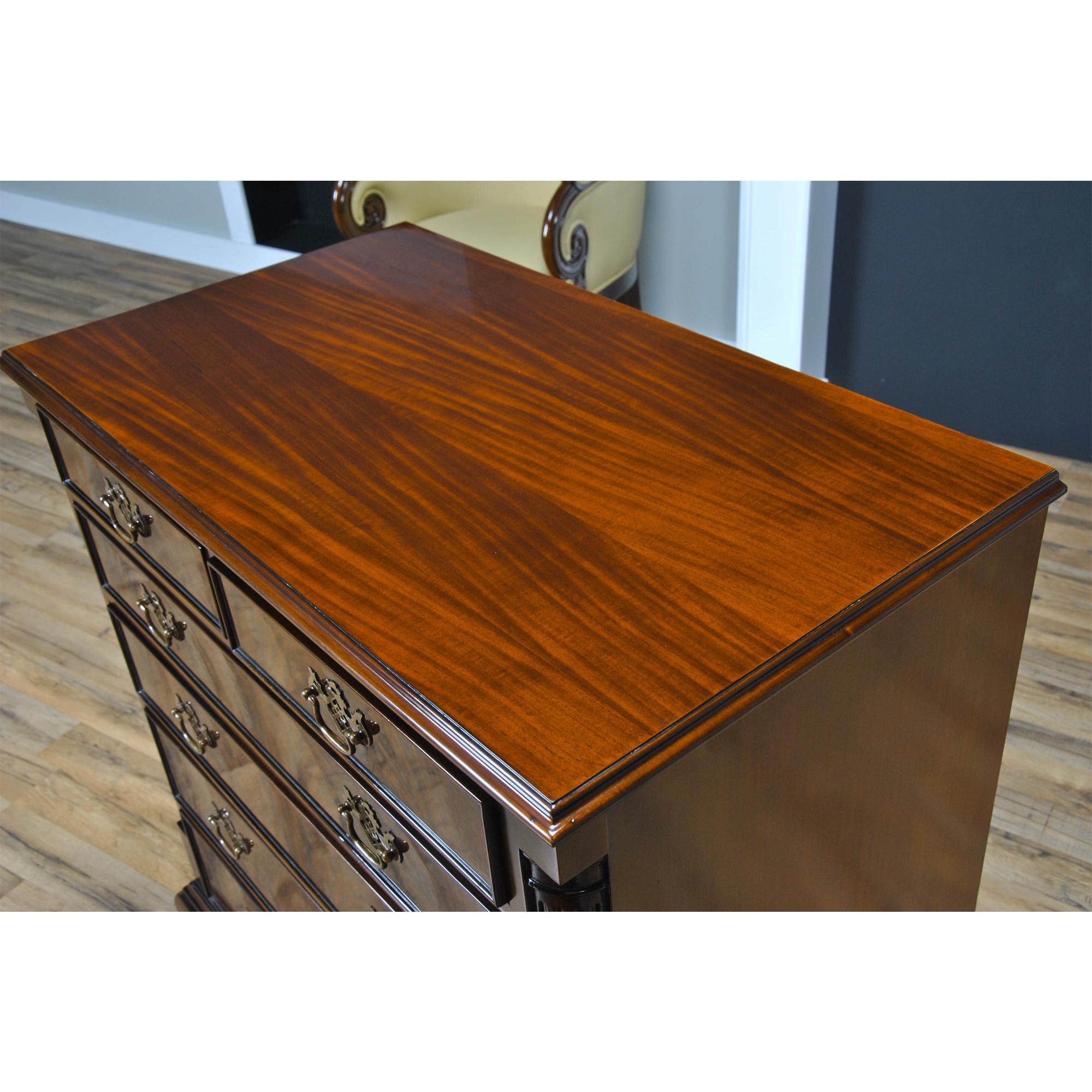 Mahogany Chest  In New Condition For Sale In Annville, PA