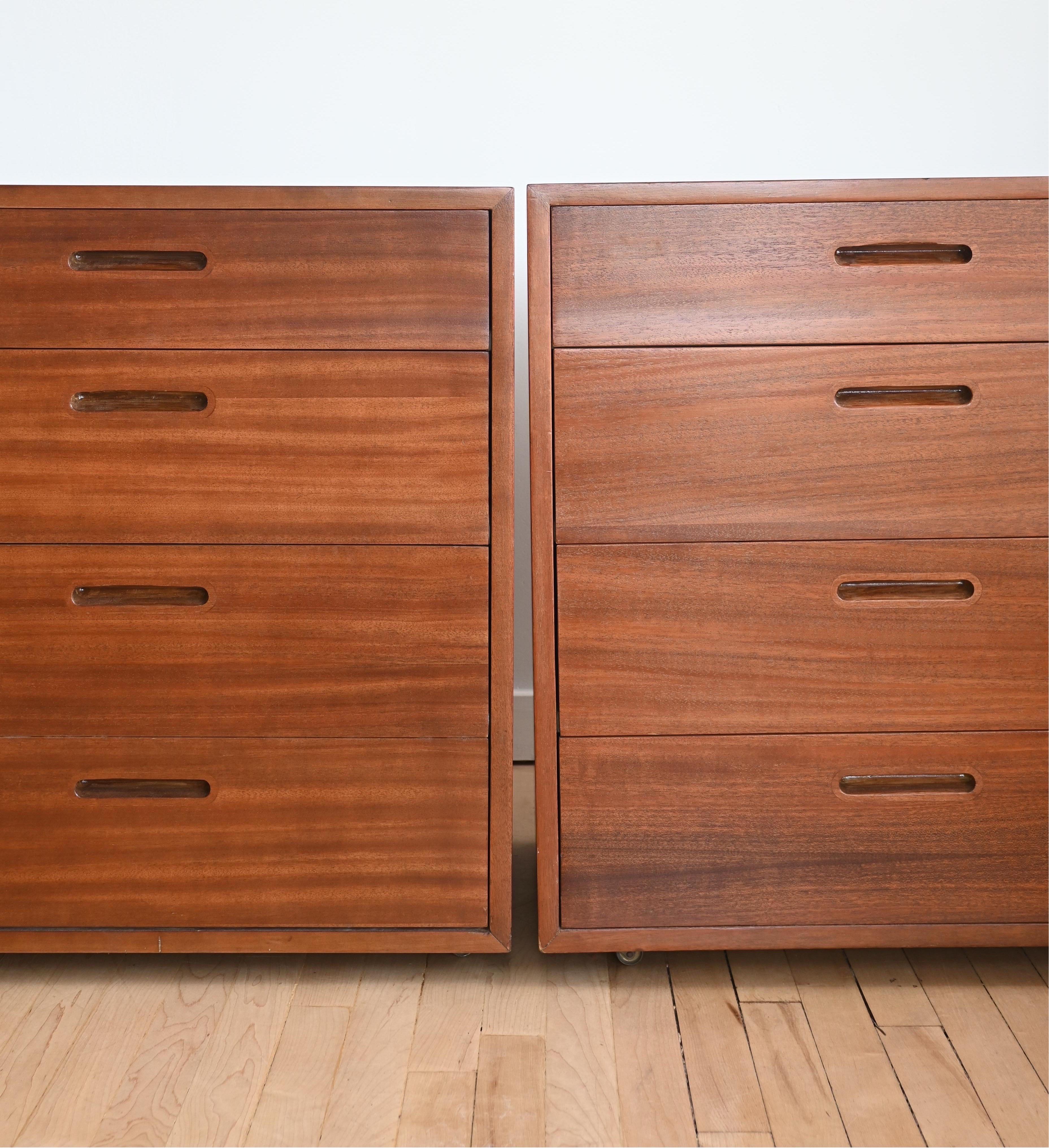Mahogany Chest of Drawers by Dunbar, a pair Moderno de mediados de siglo en venta