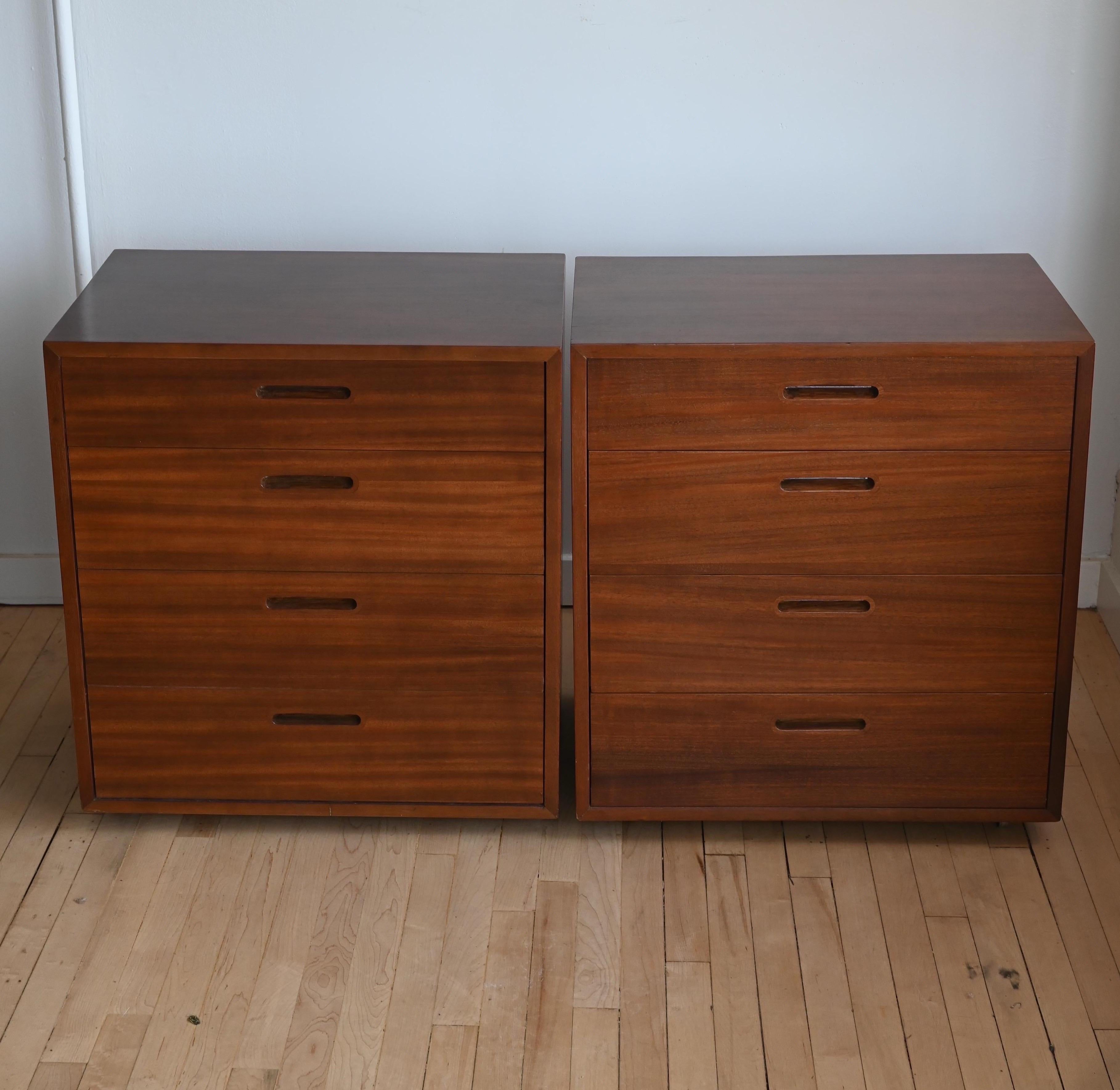 Mahogany Chest of Drawers by Dunbar, a pair Estadounidense en venta