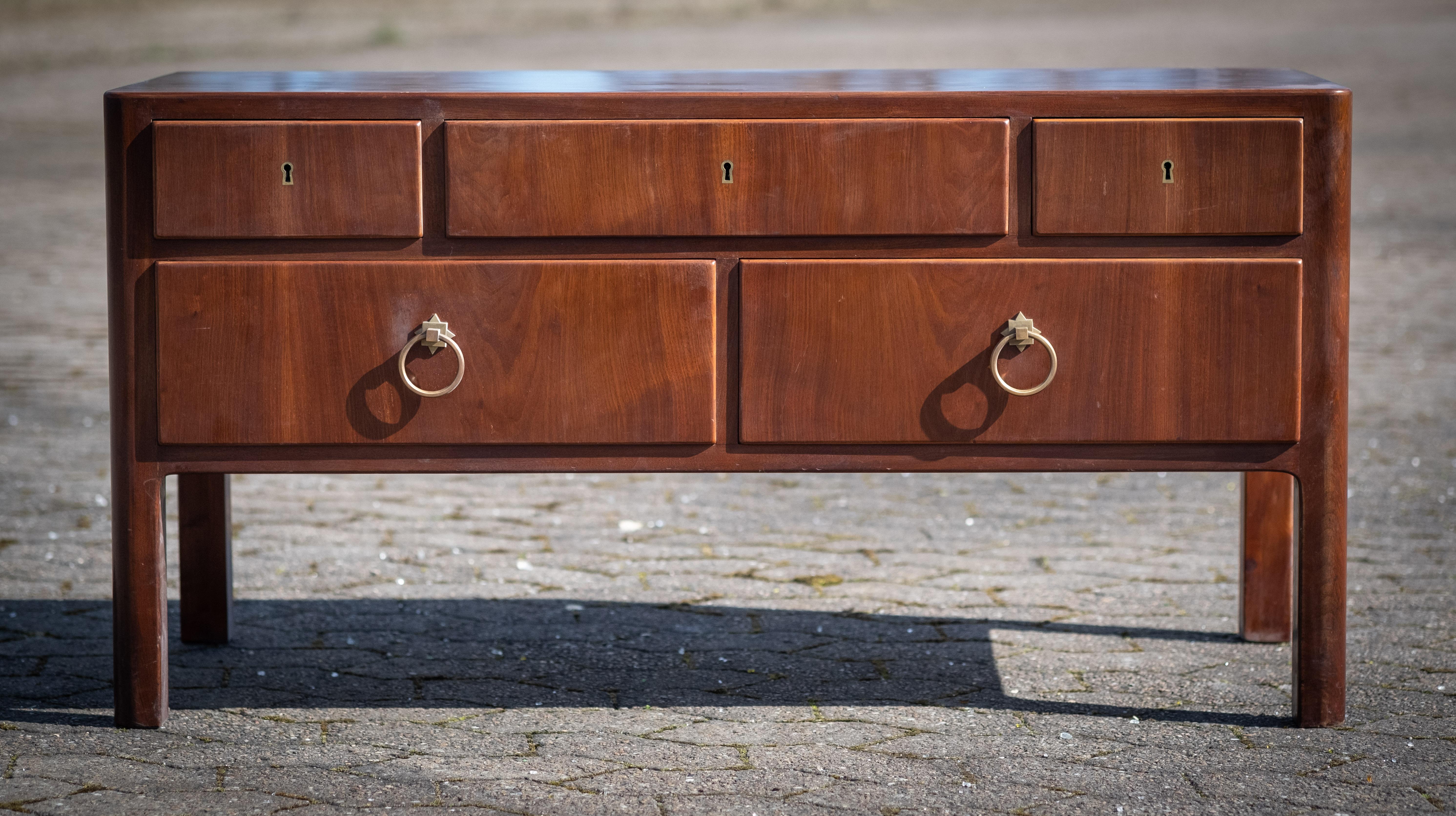 Cómoda de caoba de Ernst Kühn, Dinamarca, Años 30 en venta 1