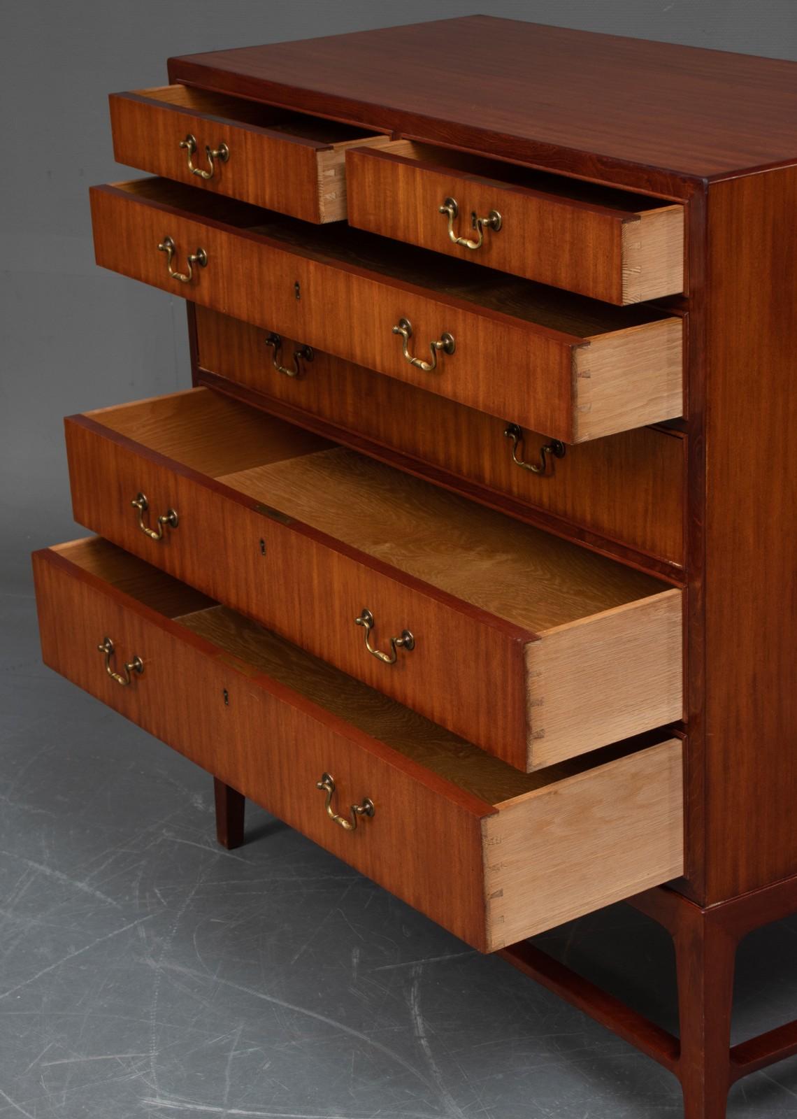 Modern Mahogany Chest of Drawers