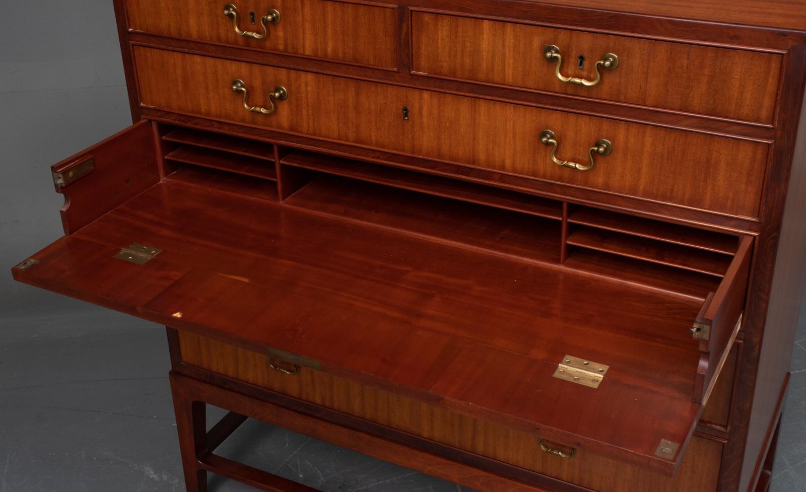 Mahogany Chest of Drawers 1