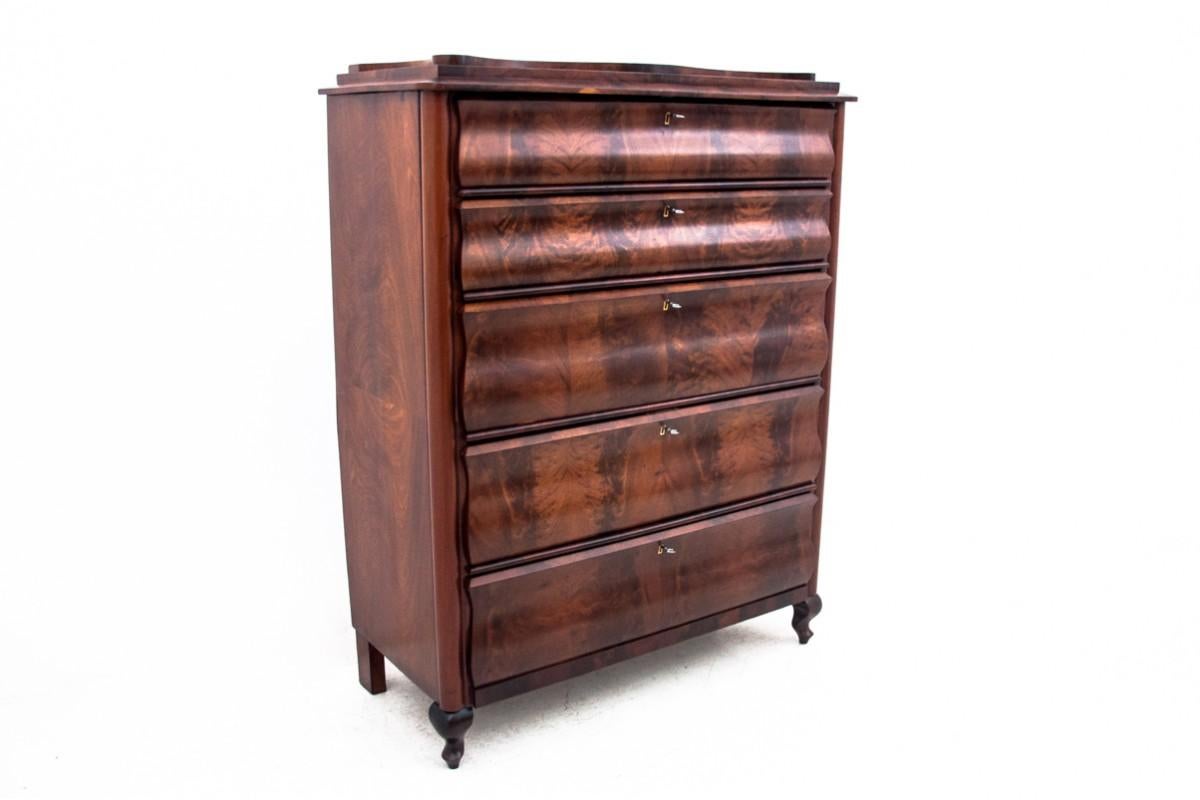 Commode en acajou, Europe du Nord, vers 1880.

Commode en très bon état, après rénovation professionnelle.

bois : acajou

dimensions : hauteur 138 cm

largeur 105 cm

profondeur 51 cm