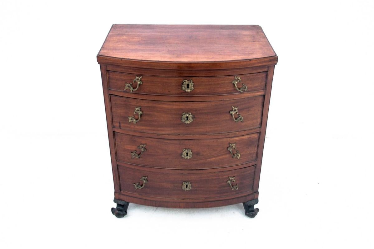 Mahogany chest of drawers, Northern Europe, circa 1900.

Currently under renovation.

Wood: mahogany

dimensions height 81 cm width 69 cm depth 46 cm.