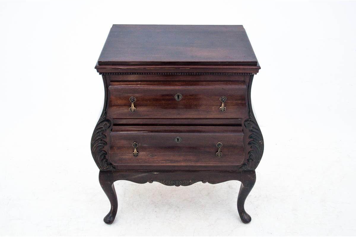 Mahogany chest of drawers, Northern Europe, circa 1920.

Very good condition.

Wood: Mahogany

Dimensions: Height 74 cm, width 66 cm, depth 42 cm.