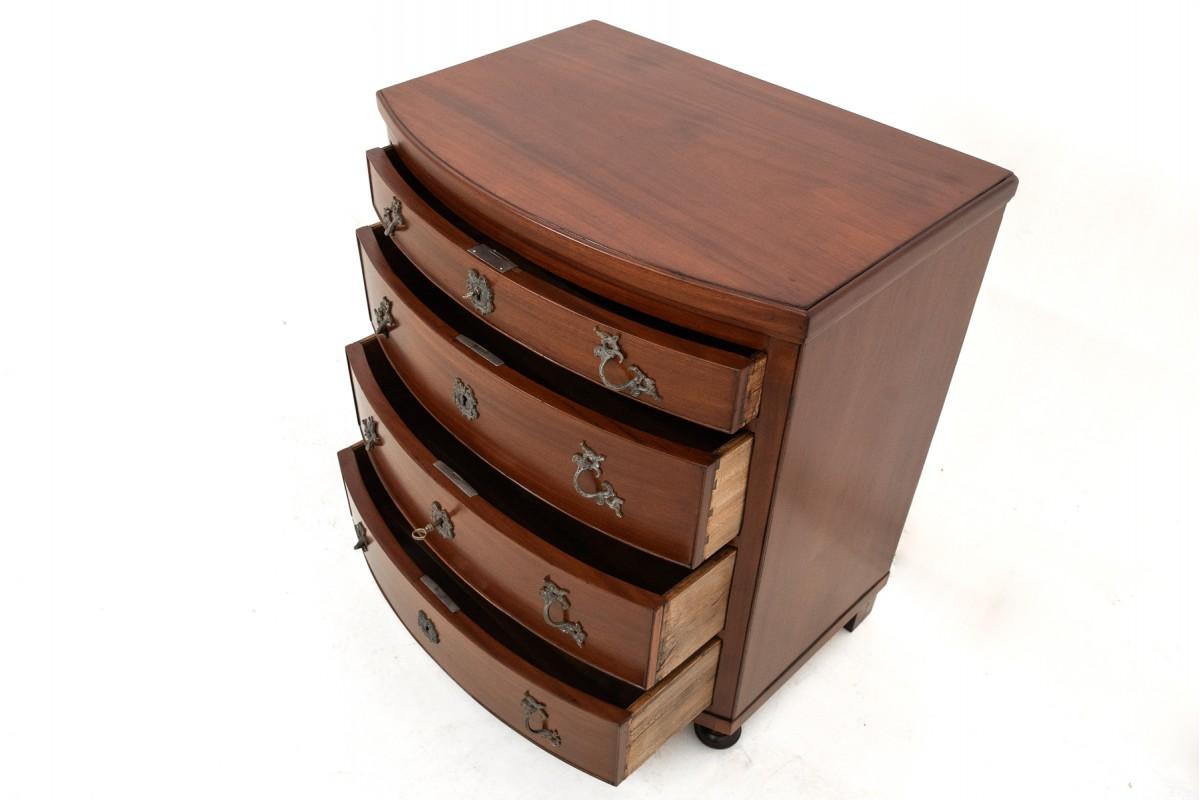 19th Century Mahogany chest of drawers, Northern Europe, late 19th century.