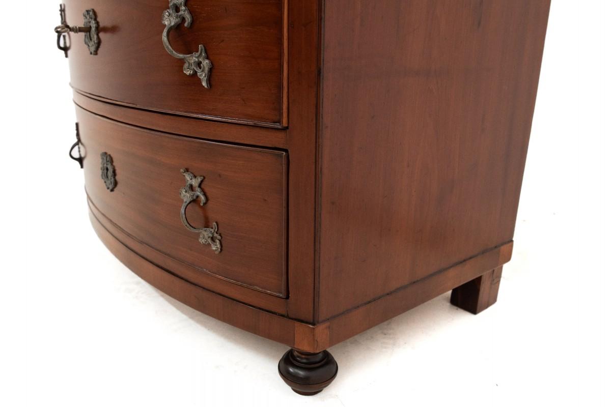 Mahogany chest of drawers, Northern Europe, late 19th century. 2