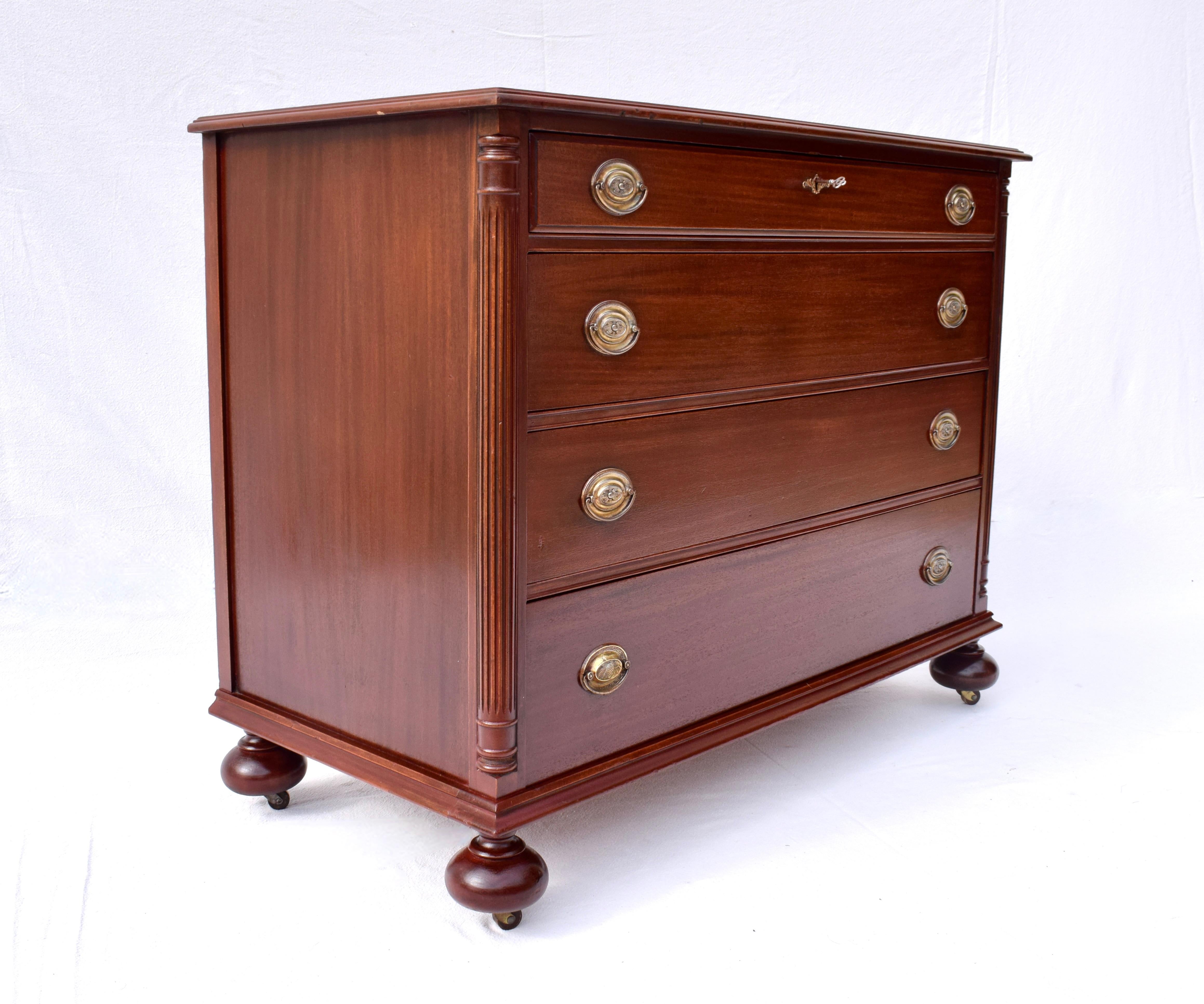 20th Century Mahogany Chest of Drawers With Cannonball Feet