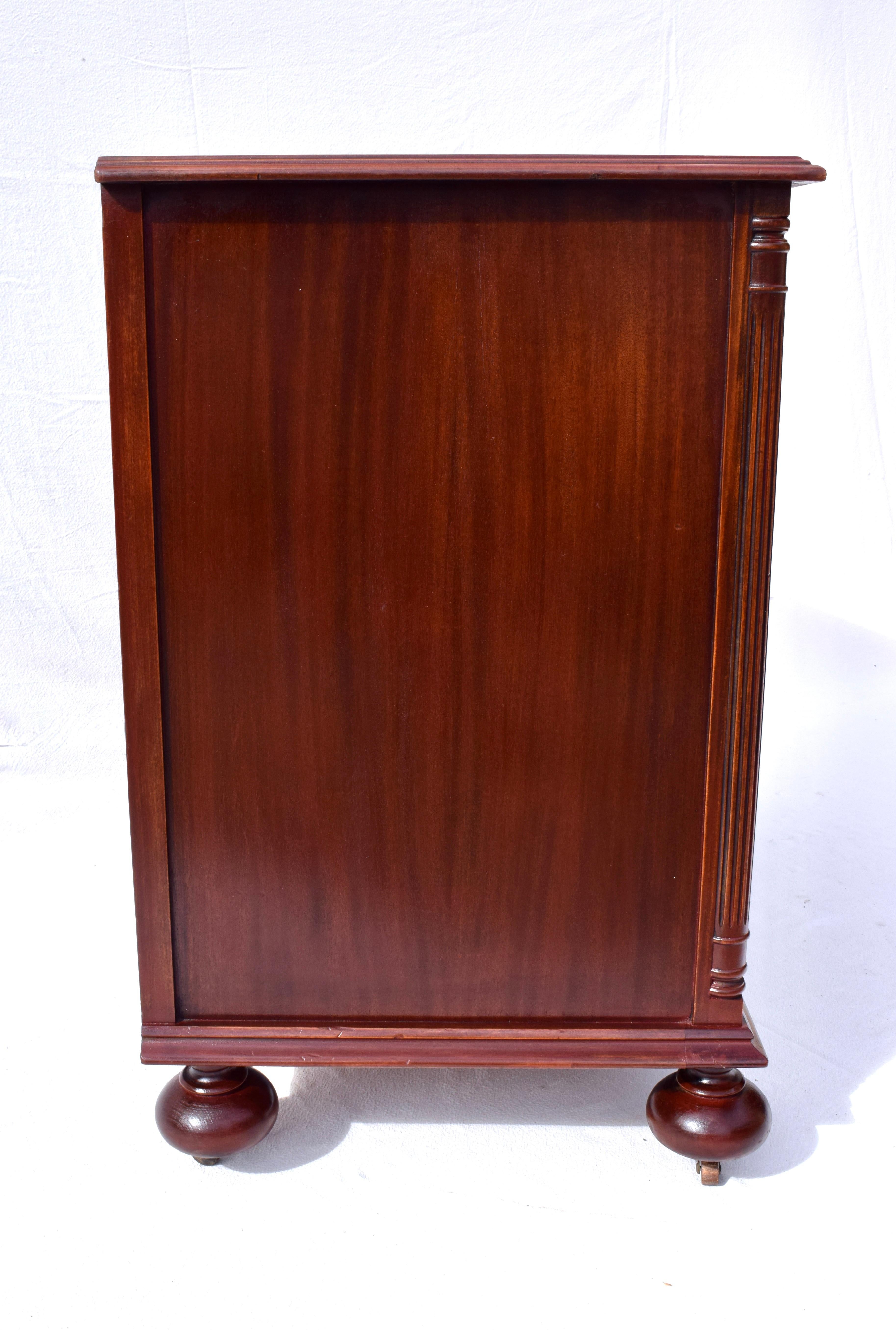 Mahogany Chest of Drawers With Cannonball Feet 2