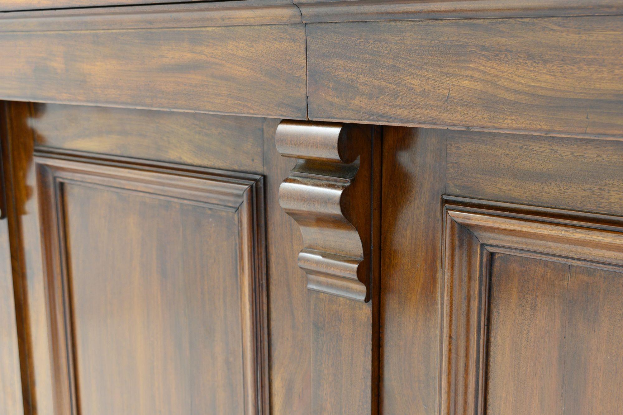 Chiffoniera in mogano in vendita 4