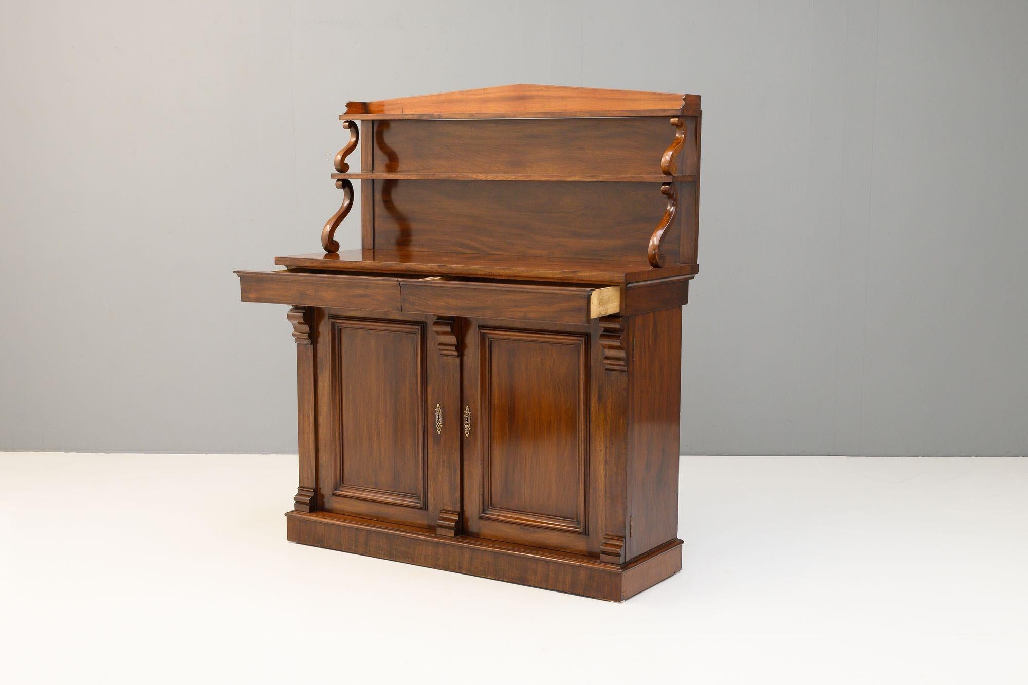 Chiffoniera in mogano in vendita 6