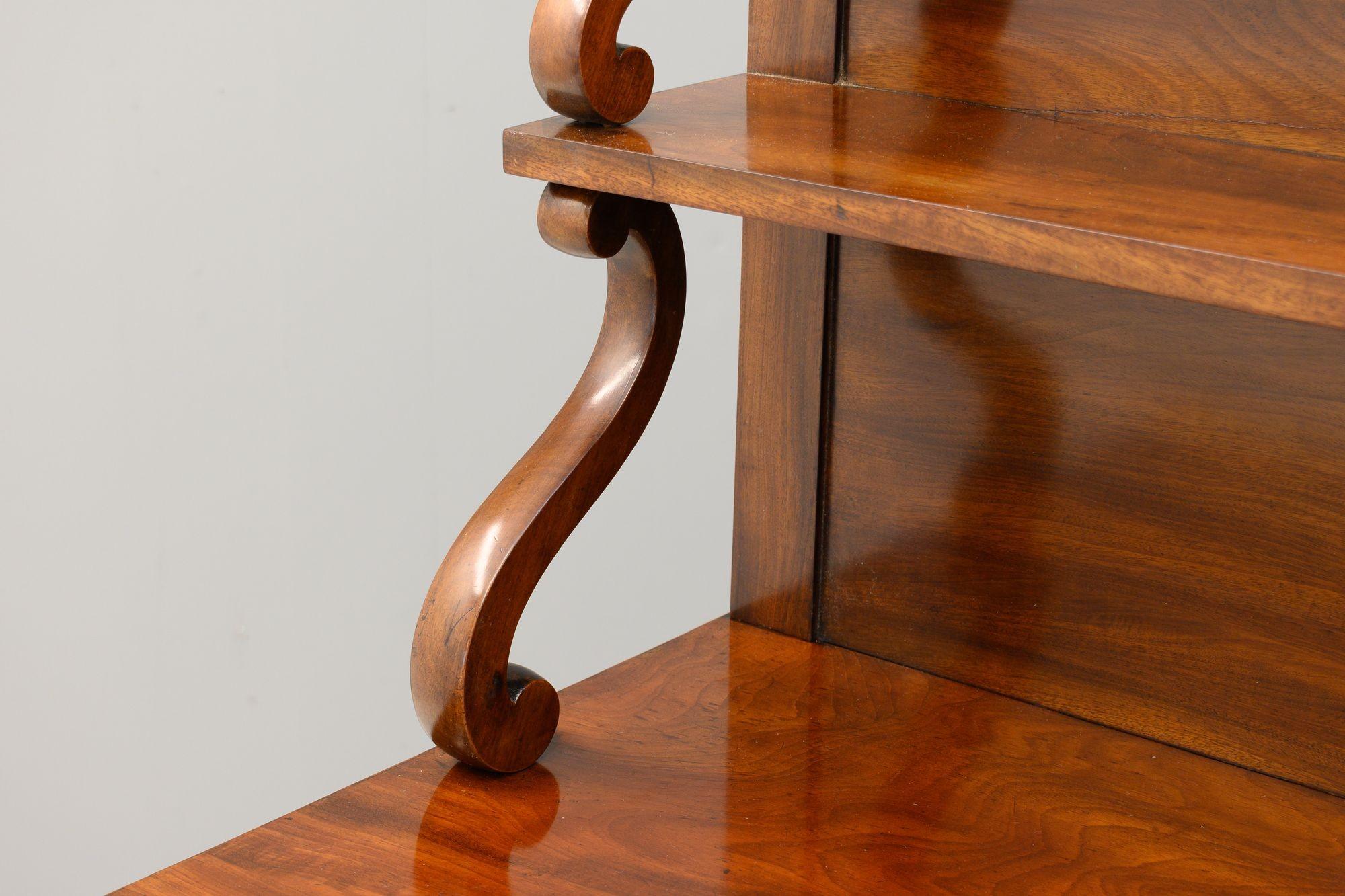 Mogano Chiffoniera in mogano in vendita
