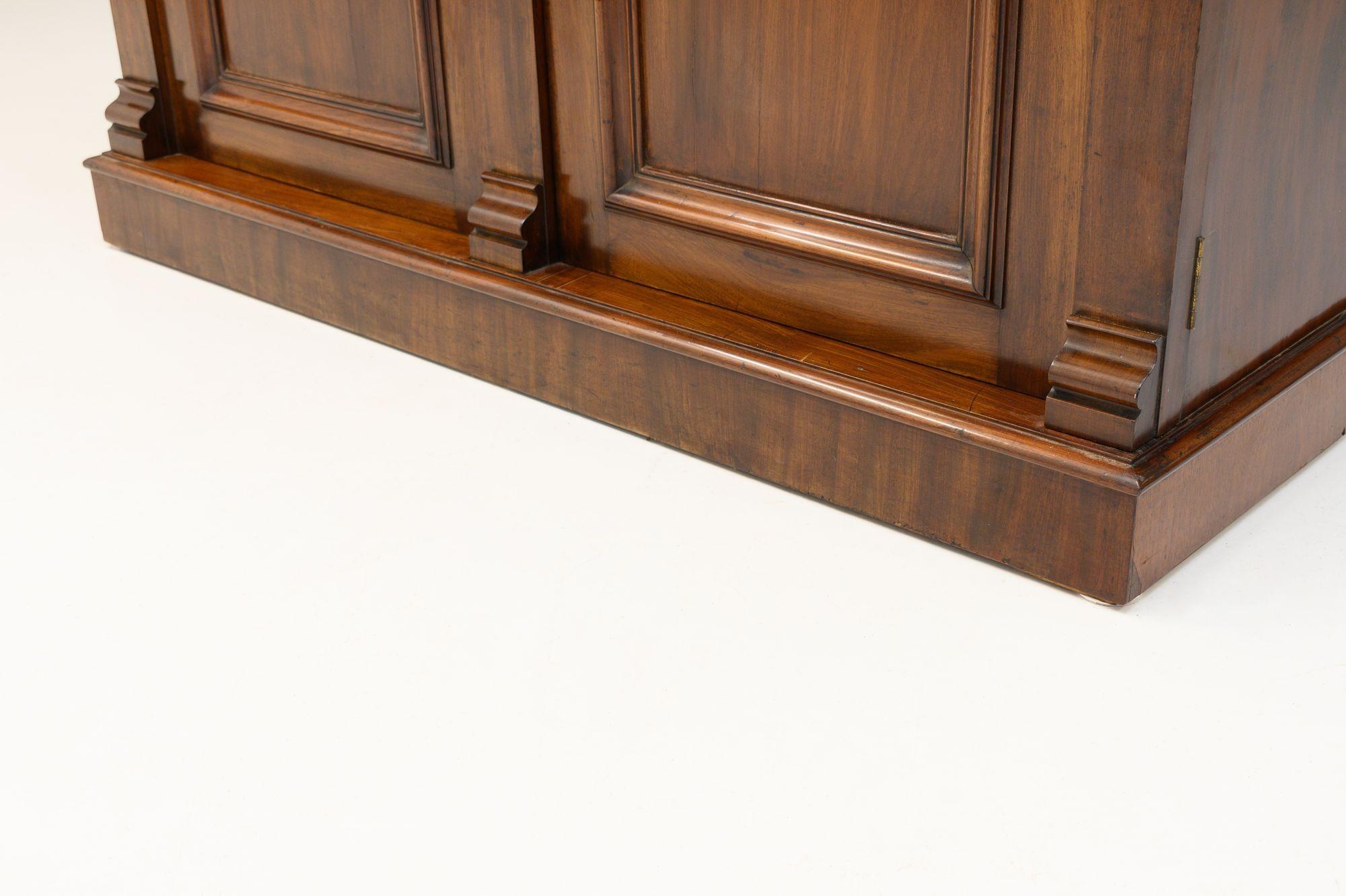 Chiffoniera in mogano in vendita 3