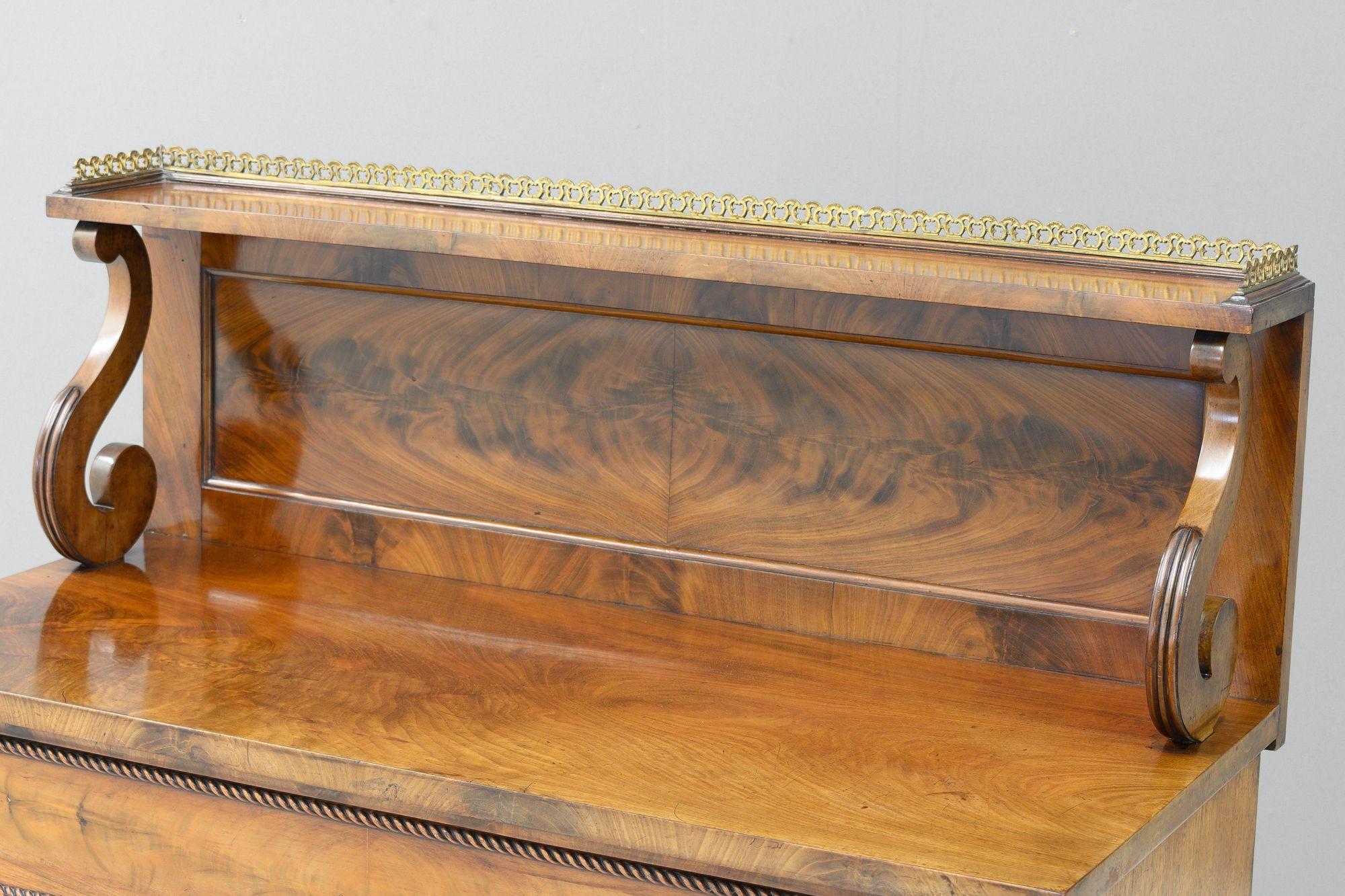 Mahogany Chiffonnier In Good Condition For Sale In London, England