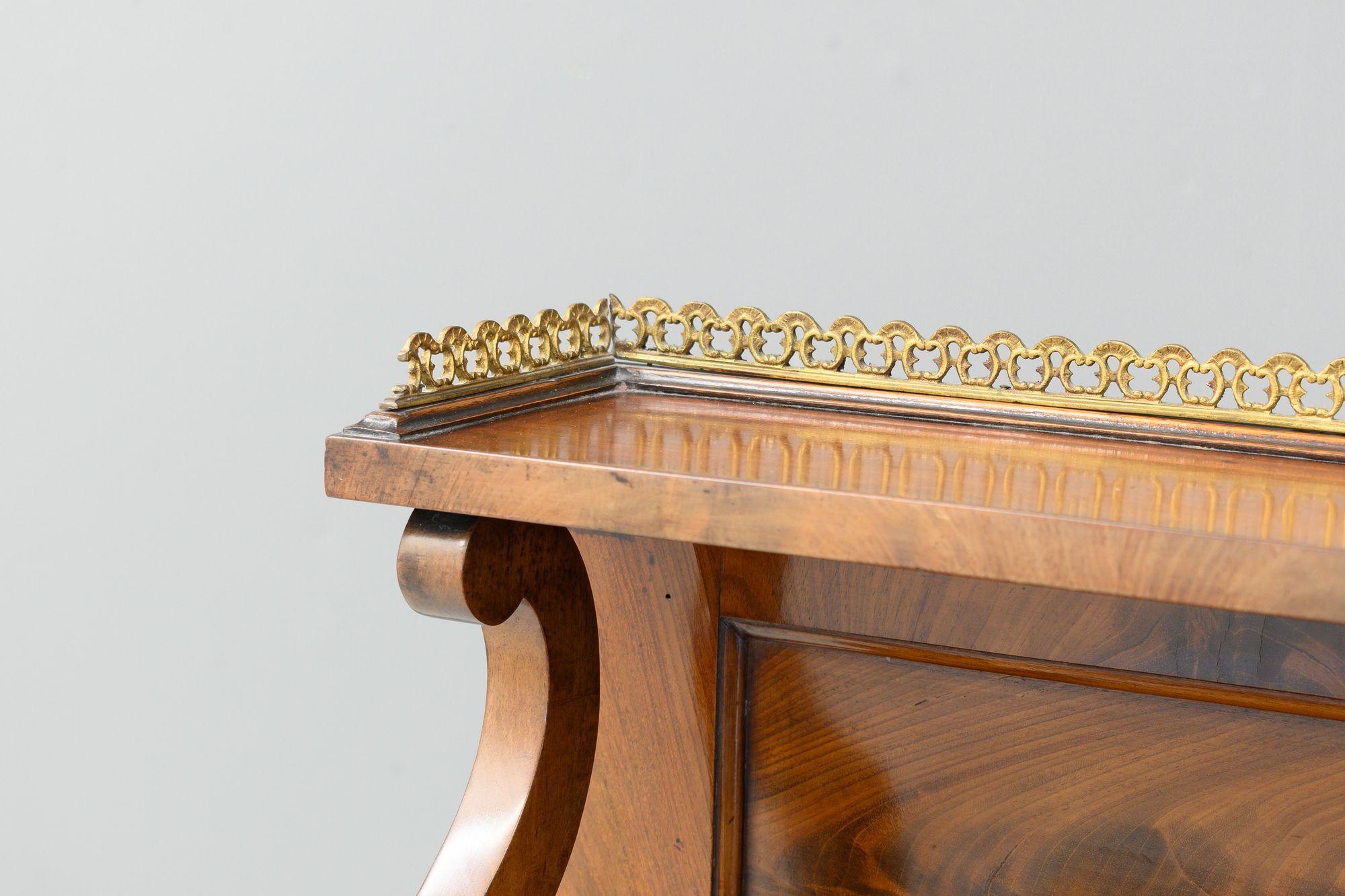 Early 19th Century Mahogany Chiffonnier For Sale