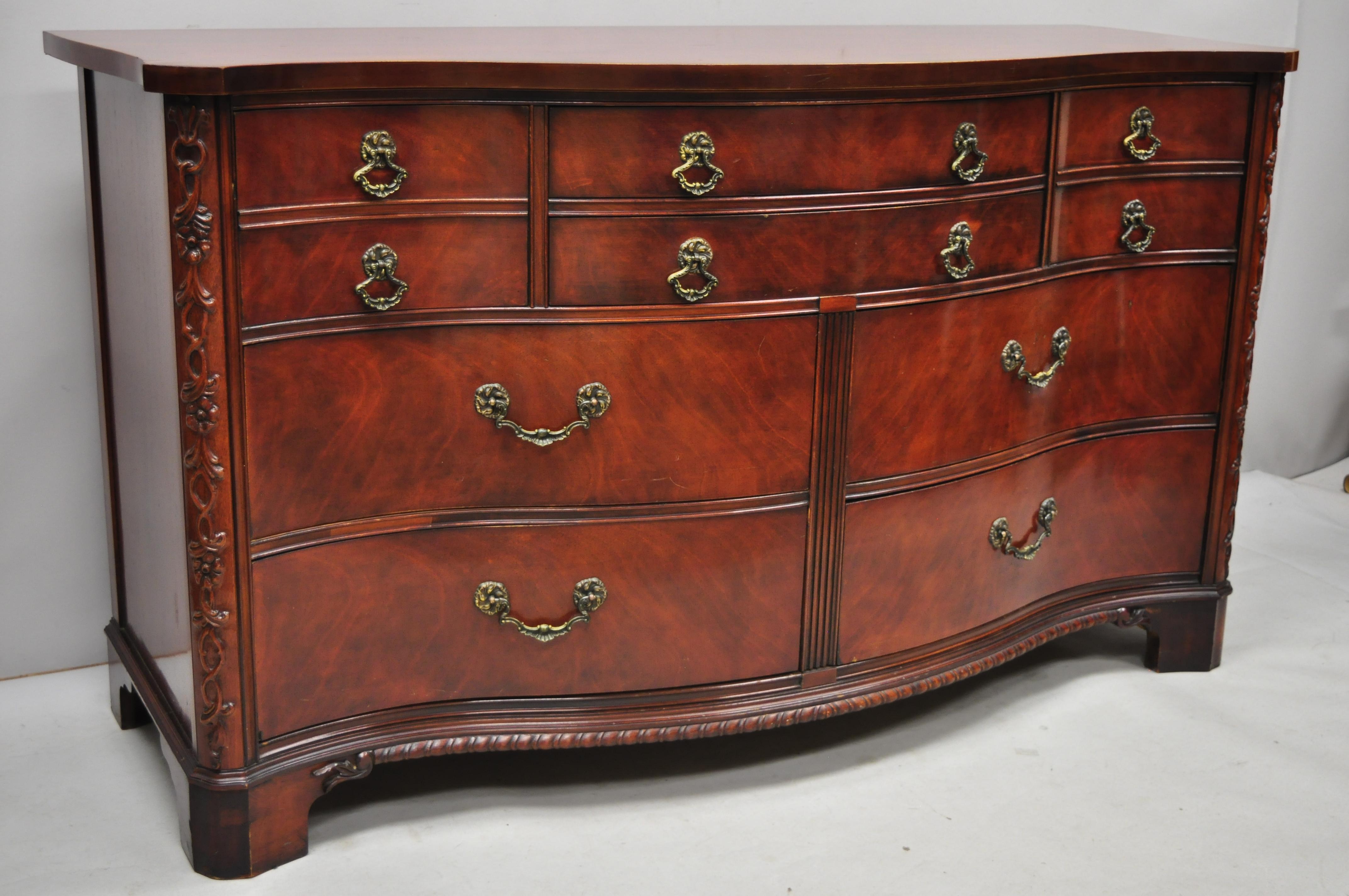 Antique mahogany Chinese Chippendale serpentine front 8 drawer long dresser by Century. Item includes serpentine front, floral carved sides, beautiful wood grain, nicely carved details, original stamp, 8 dovetailed drawers, solid brass hardware,