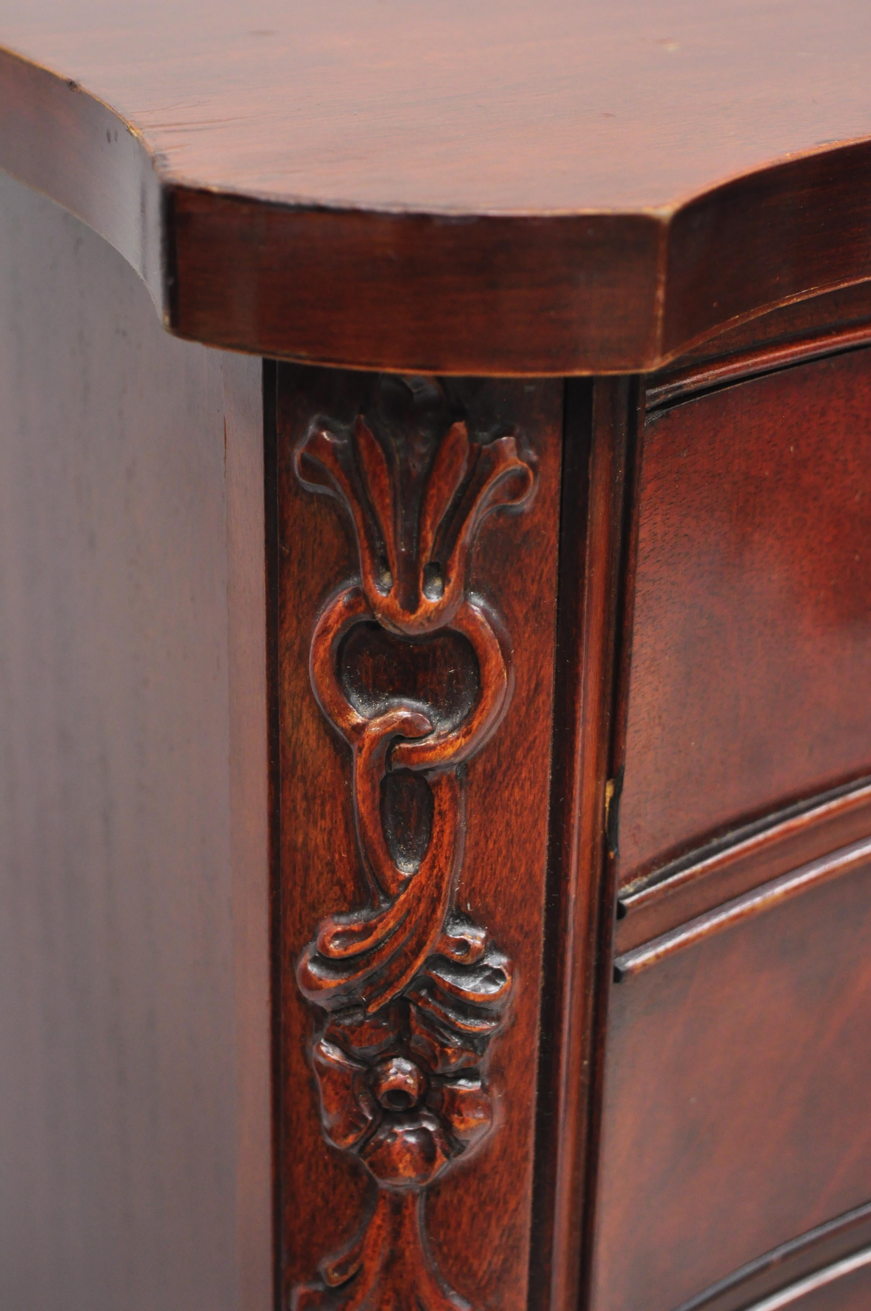 Mahogany Chinese Chippendale Serpentine Front 8-Drawer Long Dresser by Century In Good Condition In Philadelphia, PA