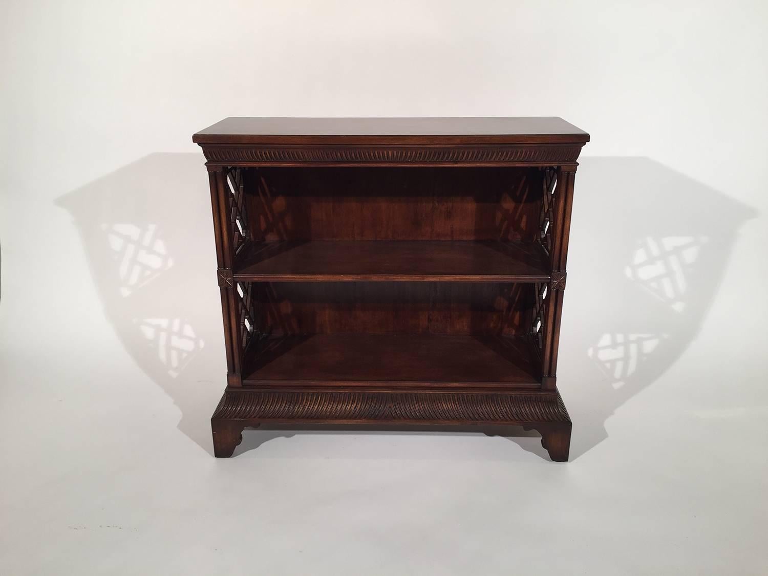Mahogany Chinese Chippendale style bookcase “Banks & Coldstone”
Perfect for small collection of books, great size that would fit in any room.