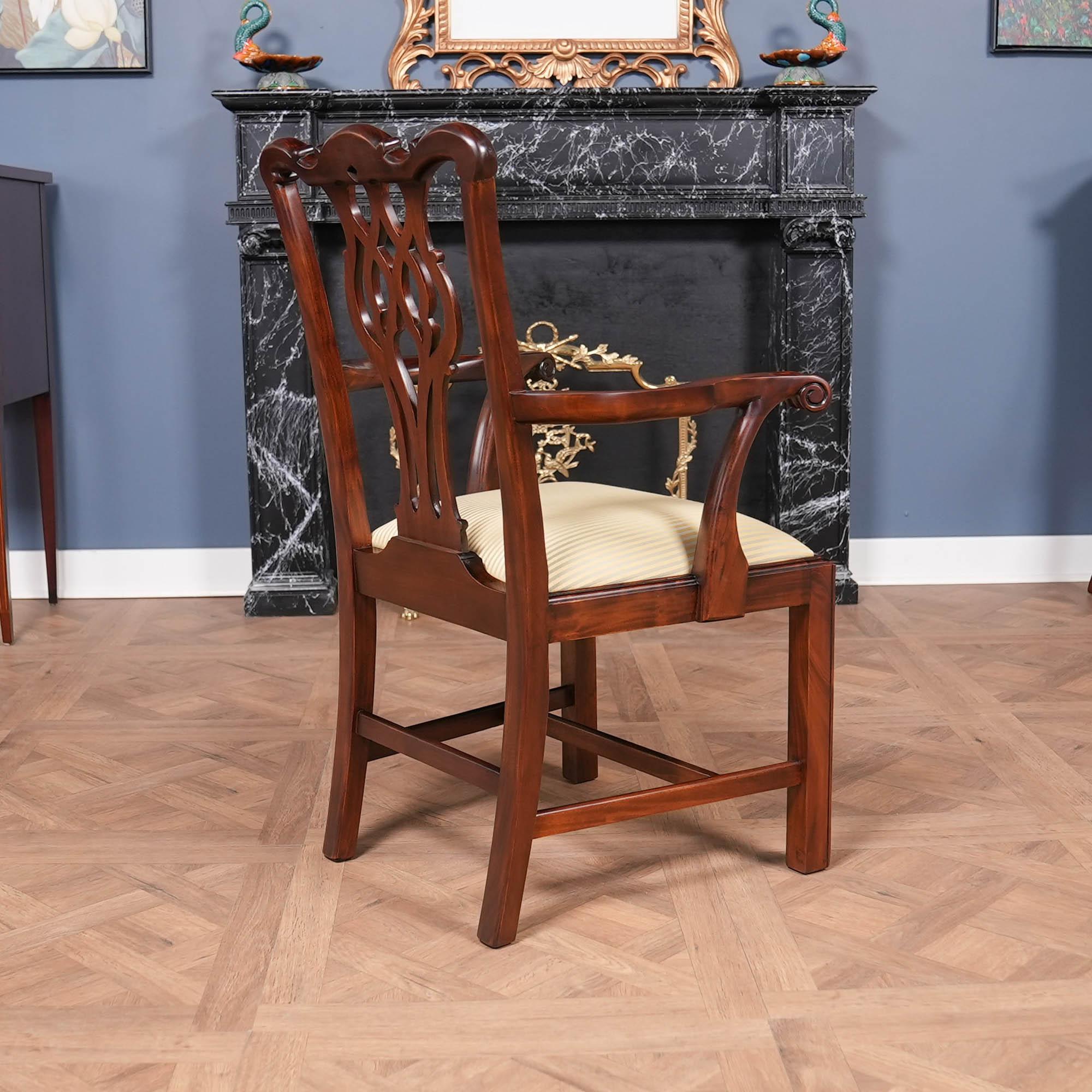 XXI secolo e contemporaneo Set di 10 sedie Chippendale in mogano in vendita