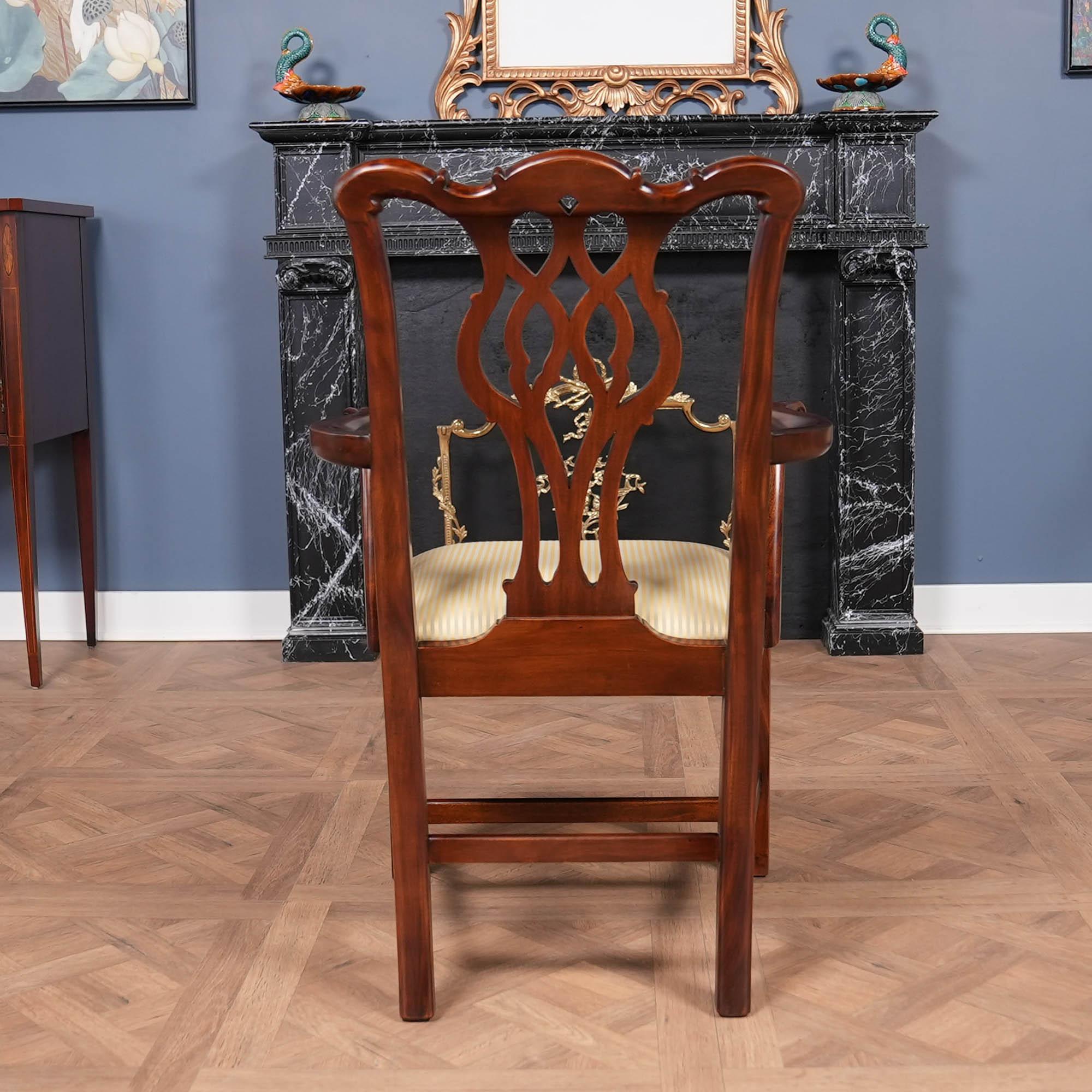 Tessuto Set di 10 sedie Chippendale in mogano in vendita