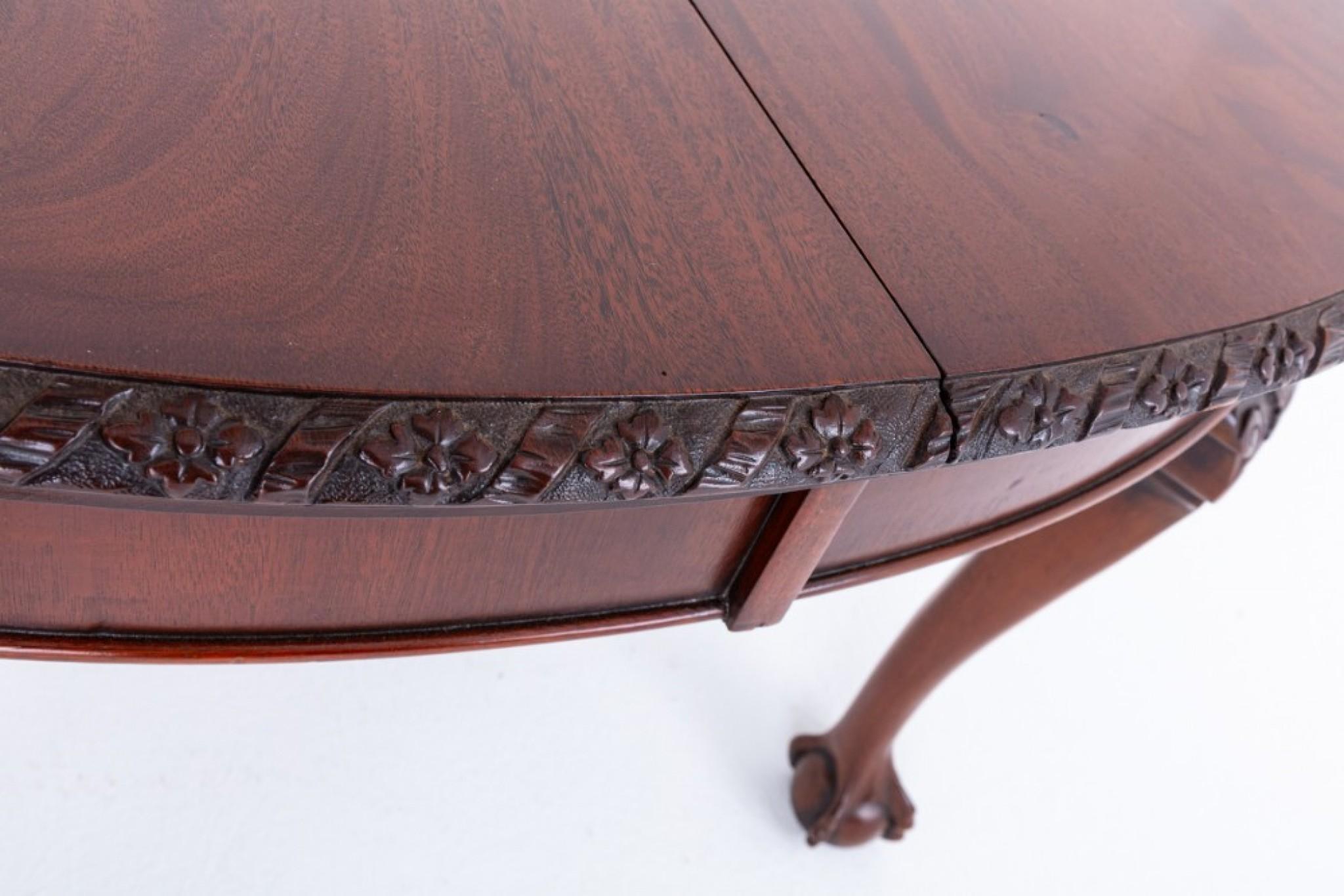 Mahogany Chippendale style extending dining table.
This table is of a oval form and features wonderful carved moldings.
Circa 1880
The table extends by by way of a wind out mechanism to accept 1 leaf.
The table is raised upon typical chippendale