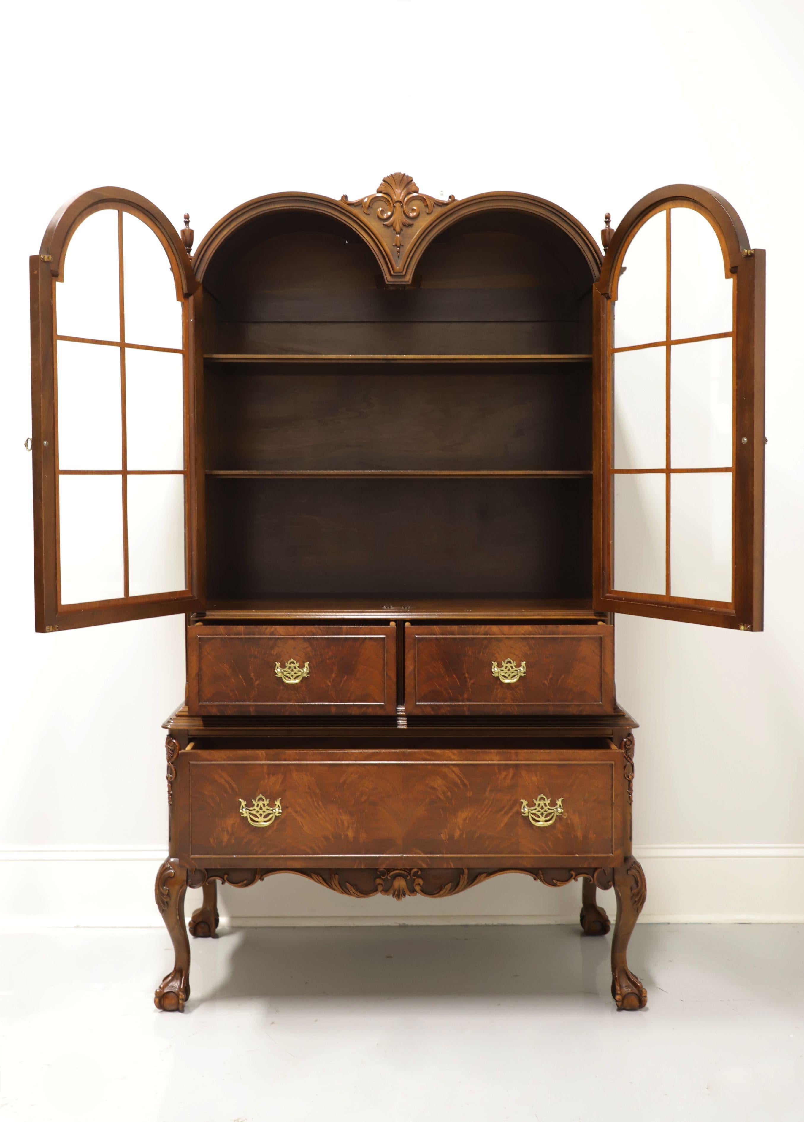 Mahogany Chippendale Double Bonnet Curio Display Cabinet by LAMMERT'S FURNITURE In Good Condition In Charlotte, NC