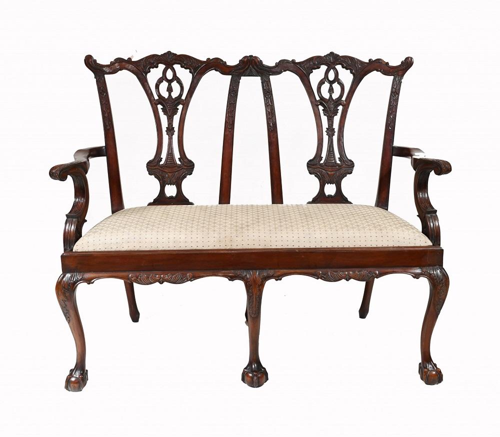 Wonderful mahogany double seat - or settle - in the Chippendale style
Classic Chippendale with ball and claw feet
Great interiors piece, unusual to find a double seat like this
Some of our items are in storage so please check ahead of a viewing
