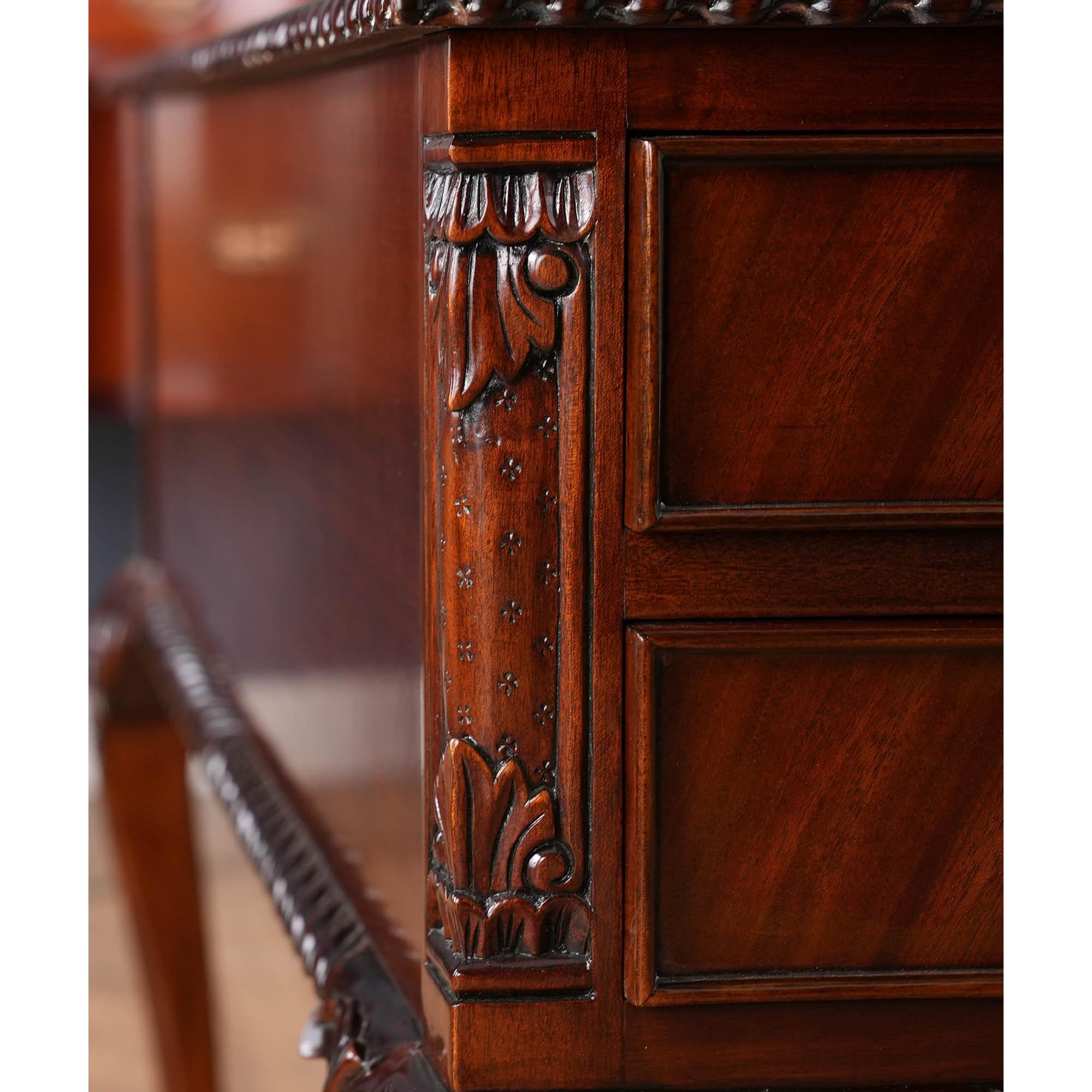 Scrivania Chippendale in mogano in vendita 2