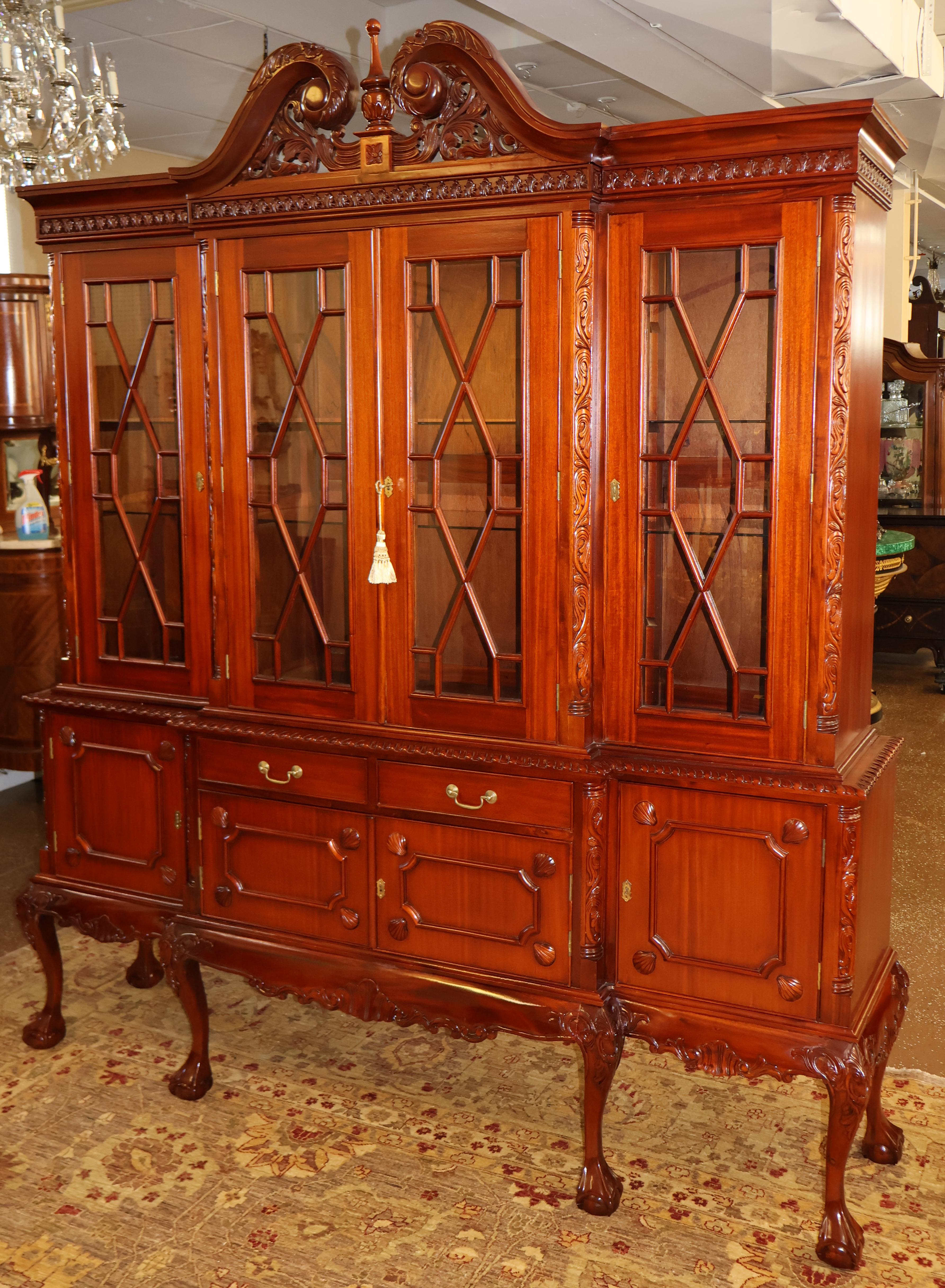 Sconosciuto Armadio portavivande in stile Chippendale in mogano Libreria Breakfront in vendita