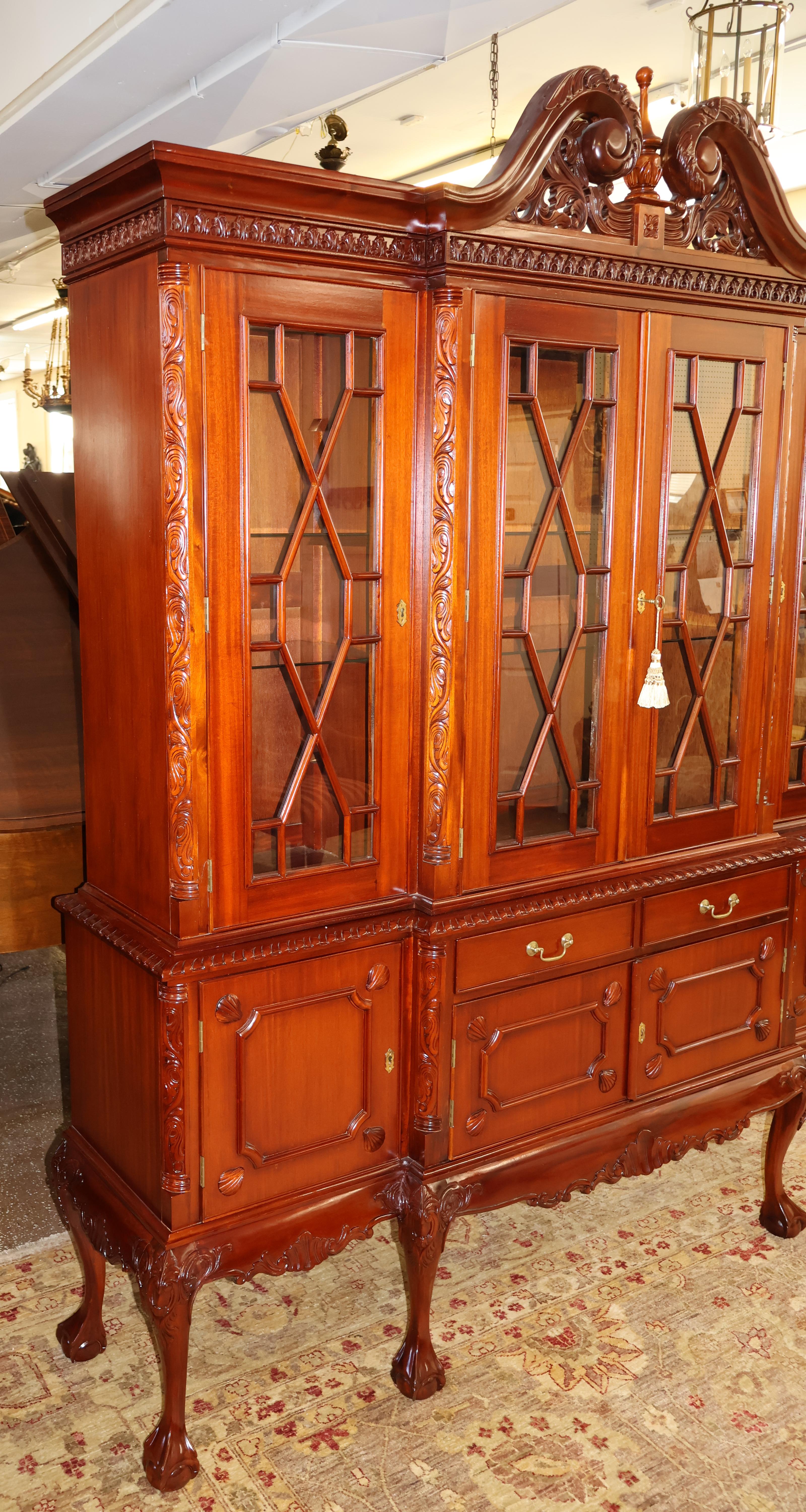 XXI secolo e contemporaneo Armadio portavivande in stile Chippendale in mogano Libreria Breakfront in vendita