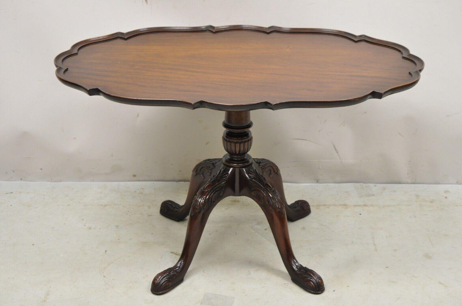 Mahogany Chippendale Style Tilt Top Pedestal Base Scalloped Oval Coffee Table In Good Condition In Philadelphia, PA