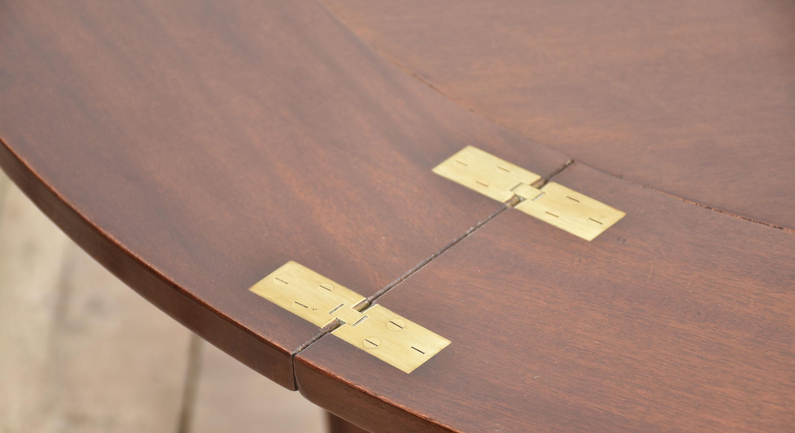 Mahogany circular extending dining table For Sale 8