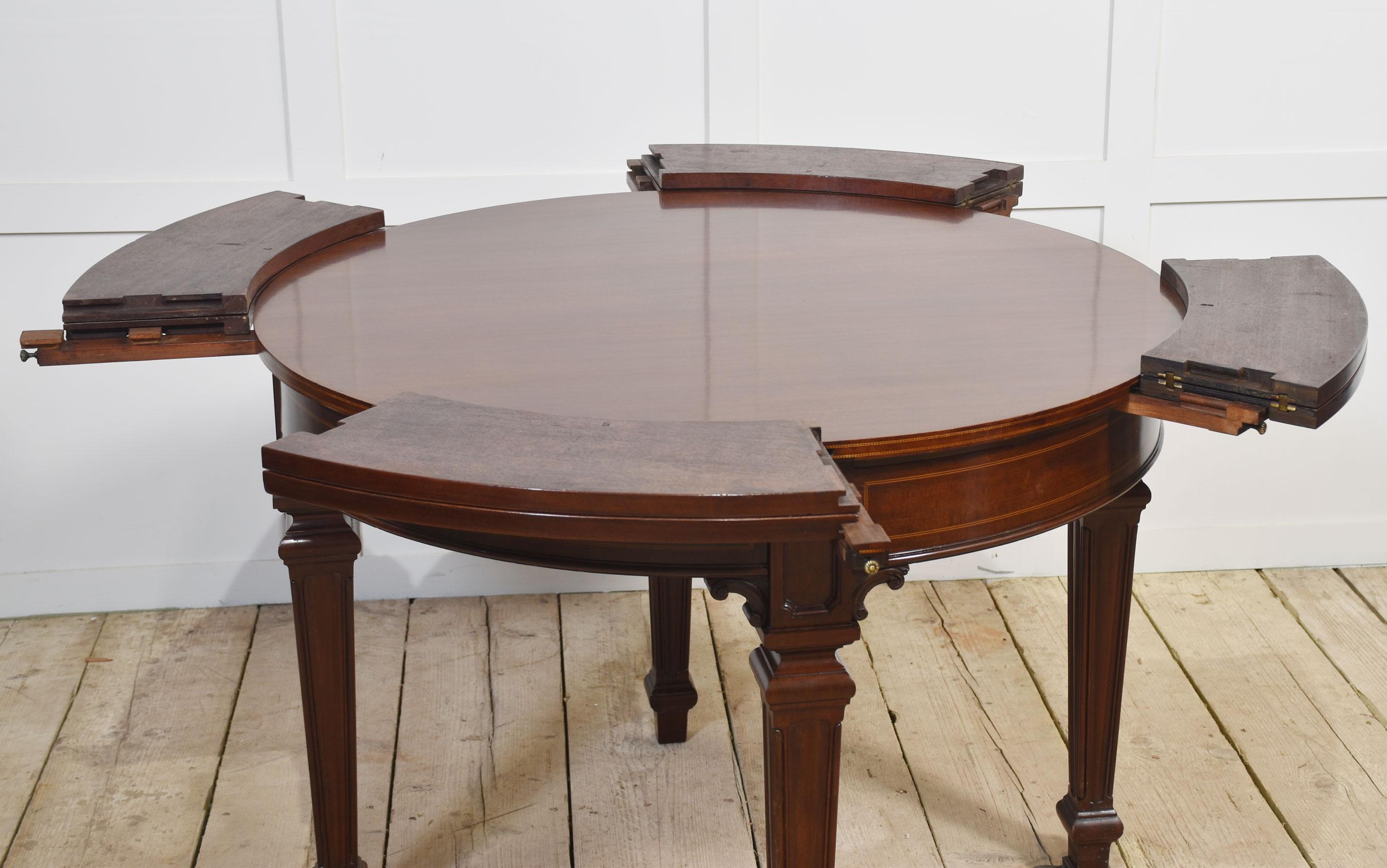 British Mahogany circular extending dining table For Sale