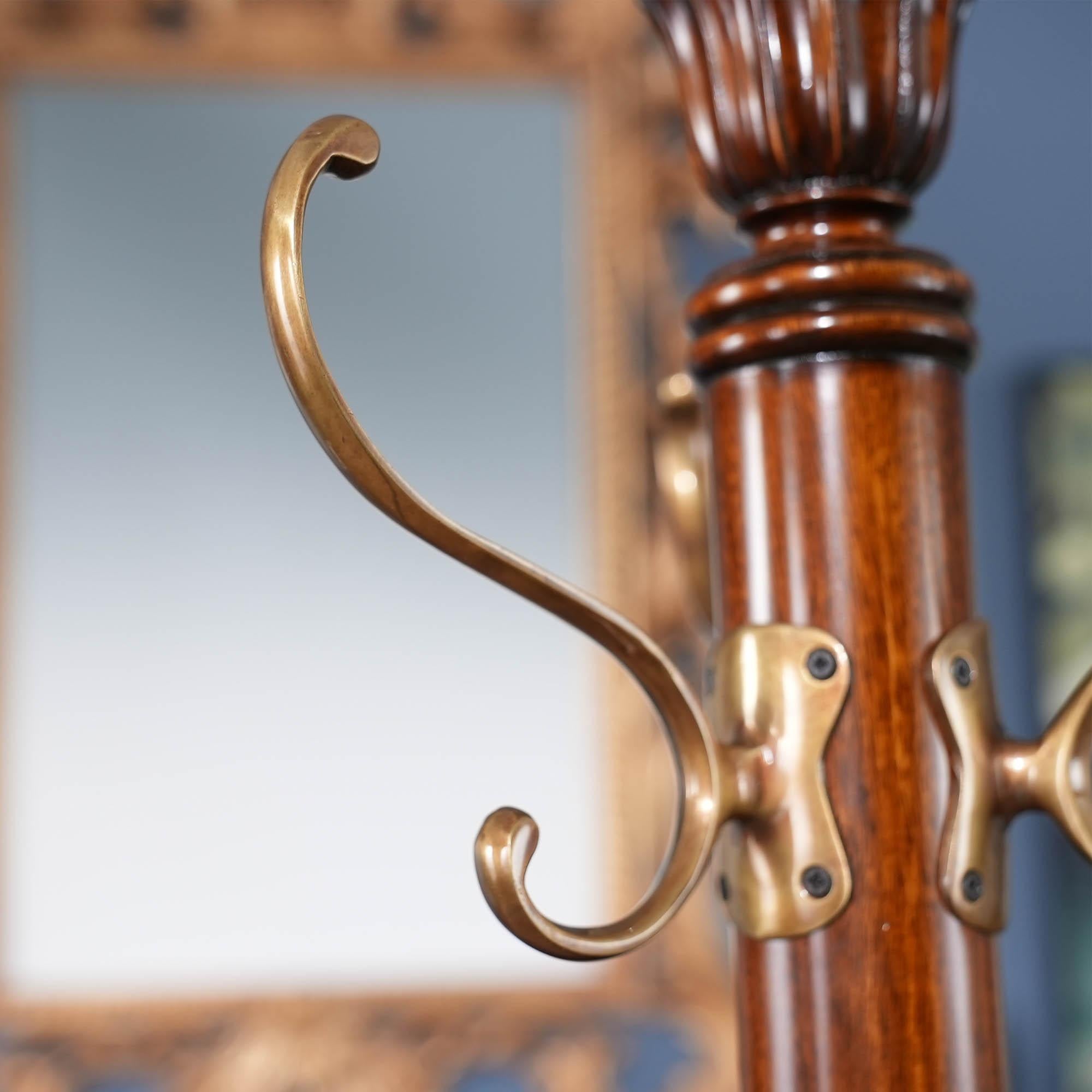 Porte-manteau en acajou en vente 4