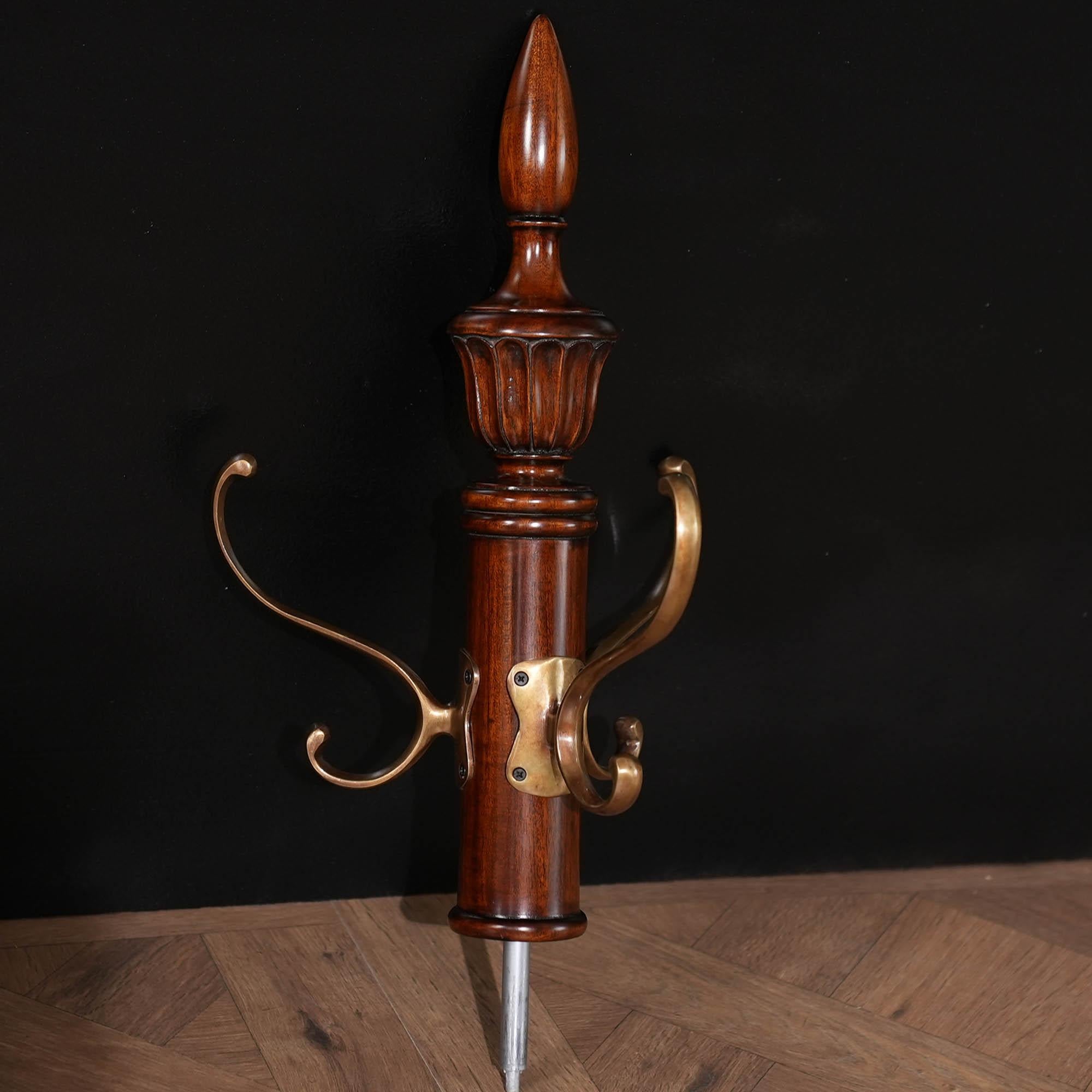 Porte-manteau en acajou en vente 5