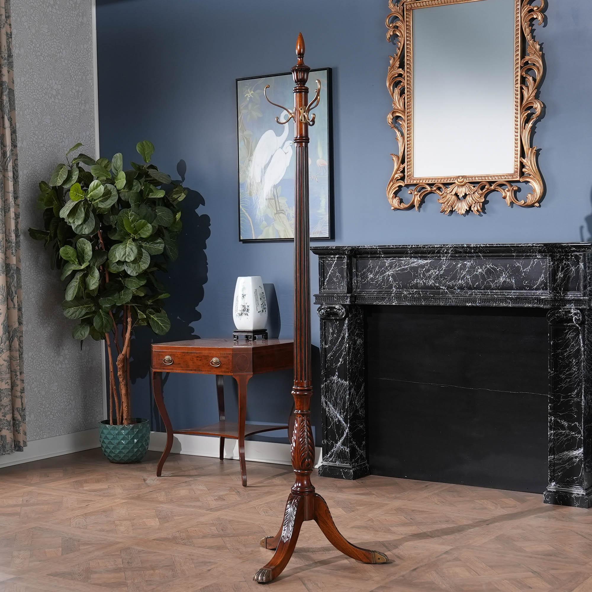 Porte-manteau en acajou Neuf - En vente à Annville, PA
