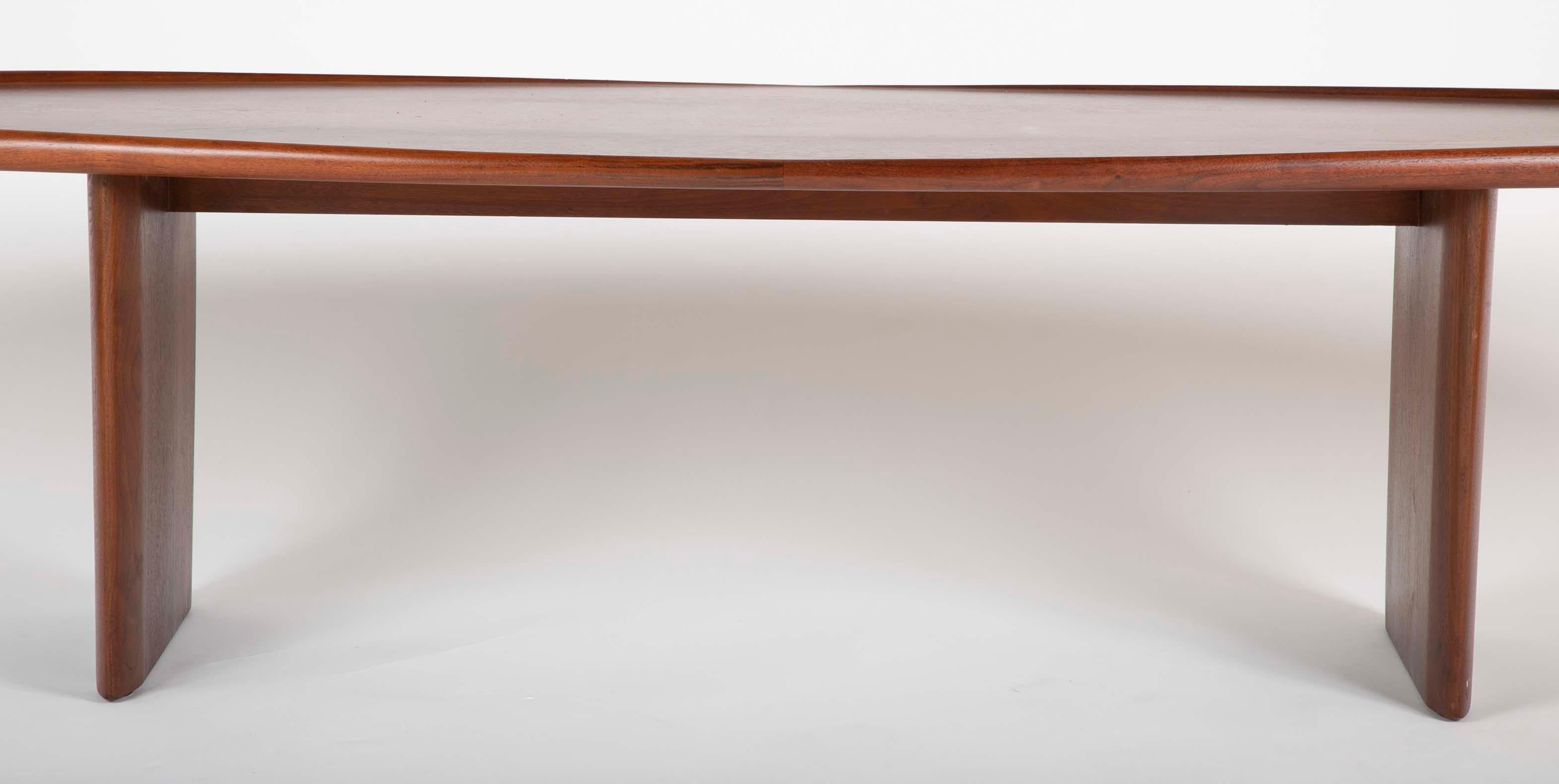 Walnut Coffee Table Designed by T.H. Robsjohn-Gibbings for Widdicomb In Good Condition In Stamford, CT