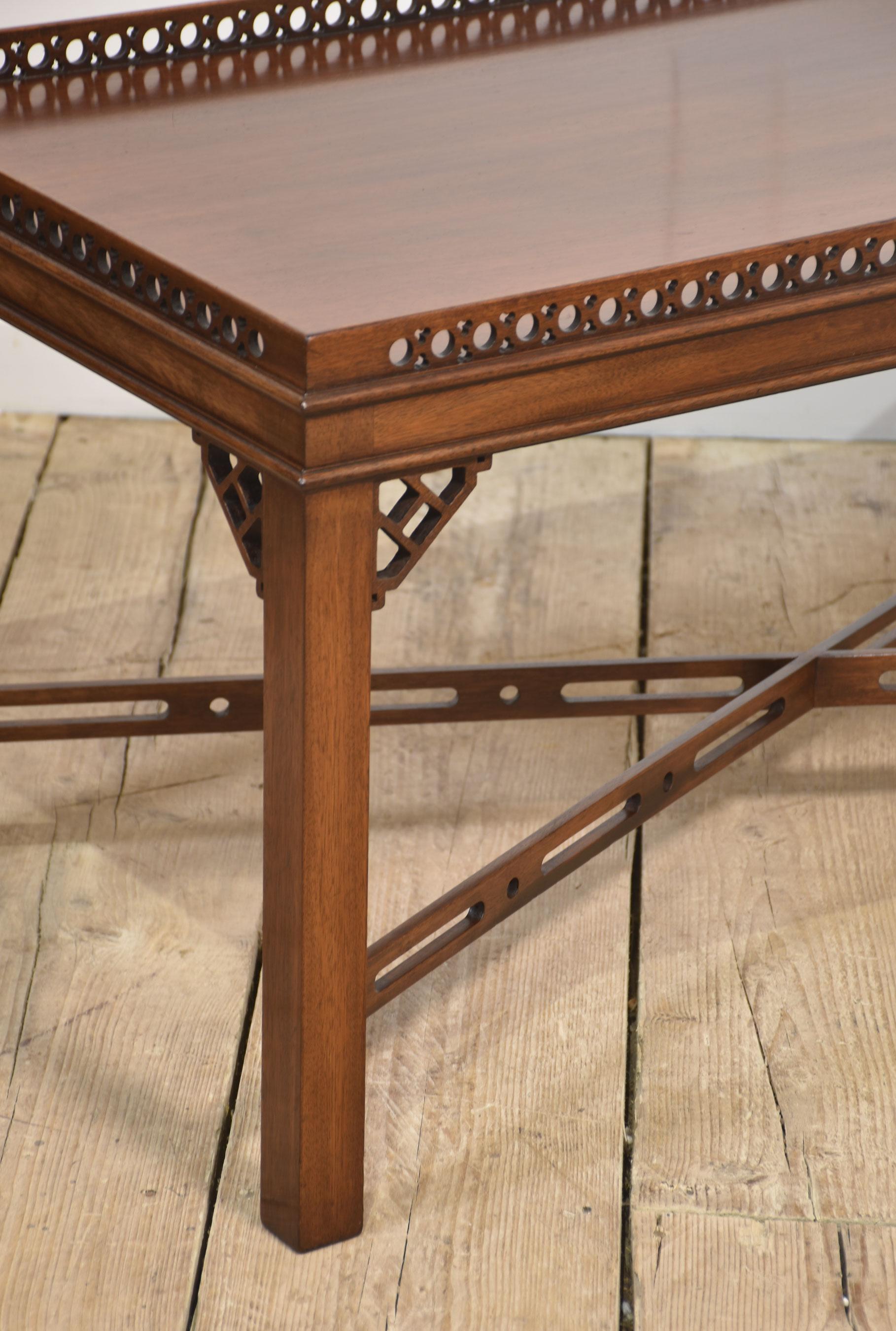 British Mahogany coffee table For Sale