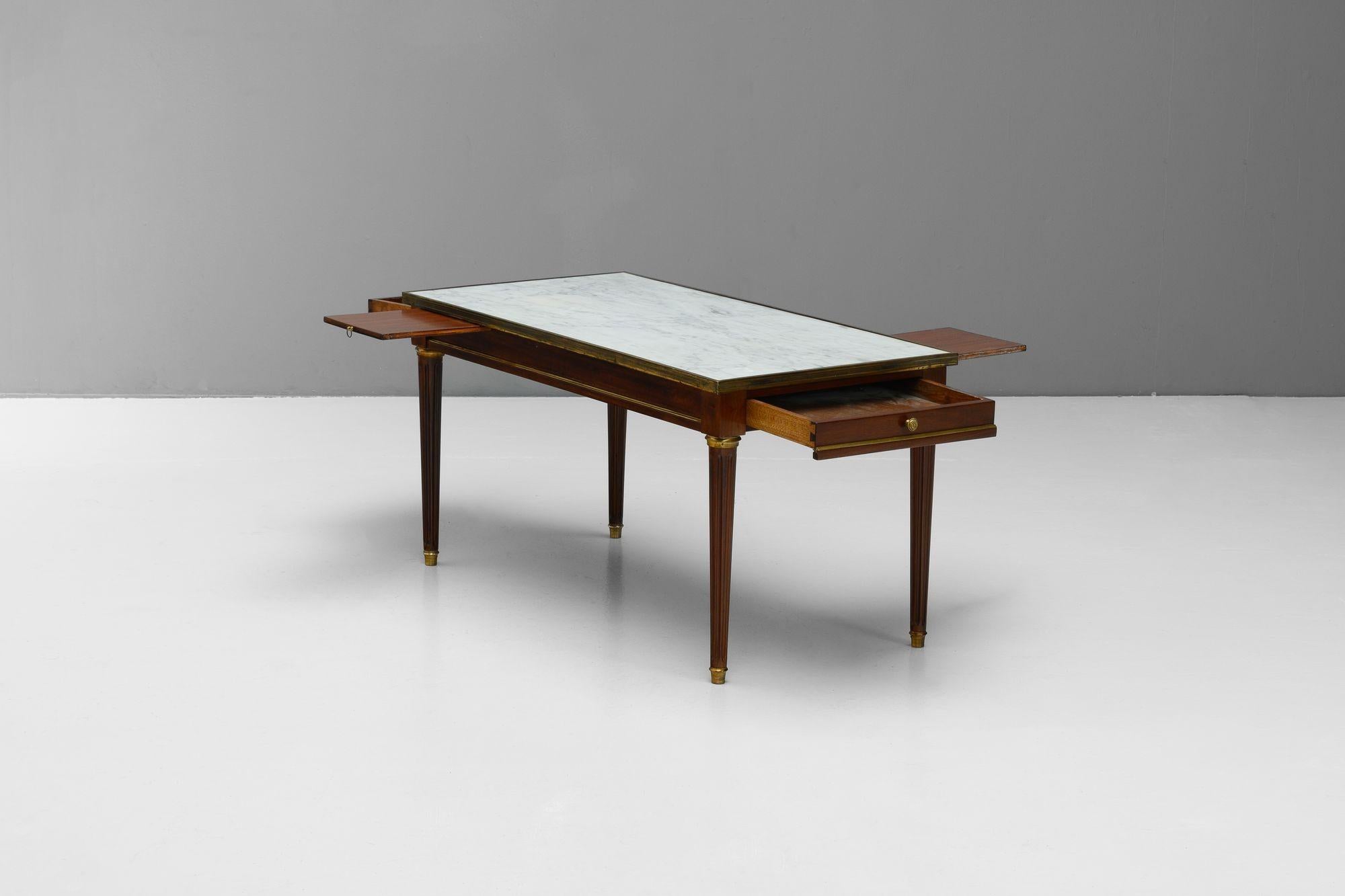 Mahogany Coffee Table In Good Condition For Sale In London, England