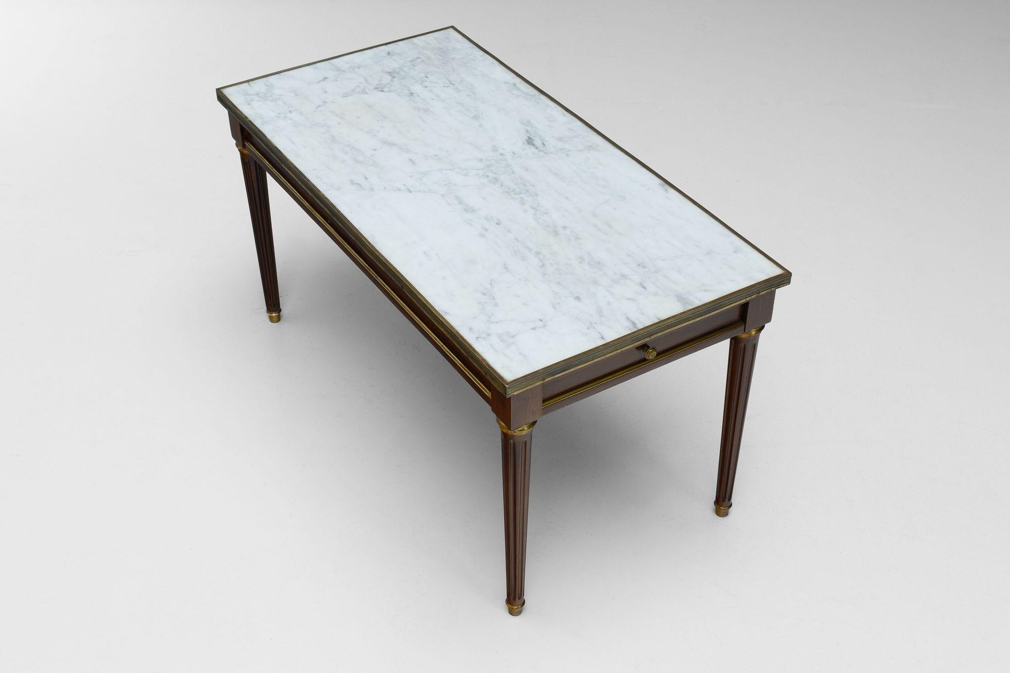 Mid-20th Century Mahogany Coffee Table For Sale