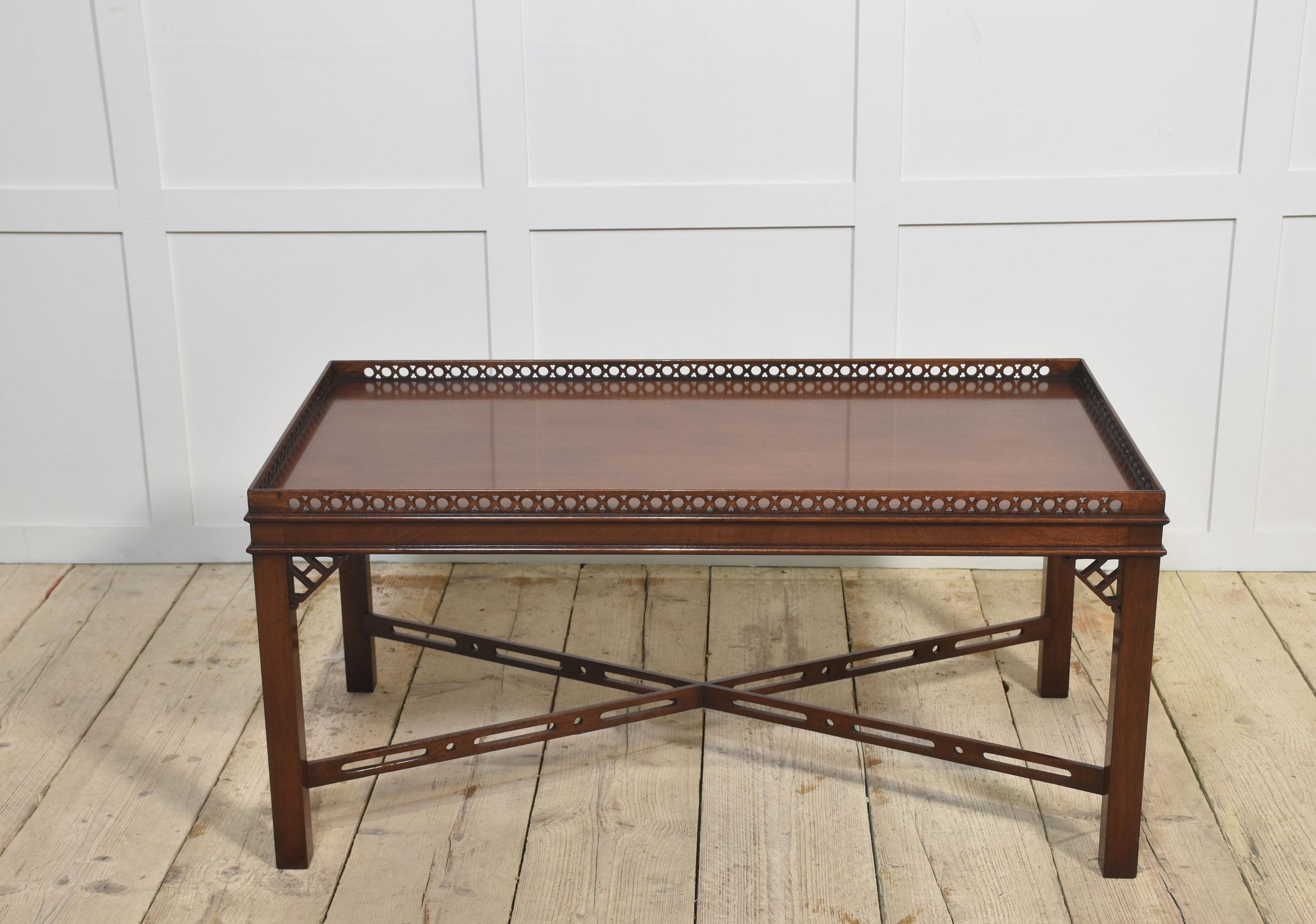 20ième siècle Table basse en acajou en vente