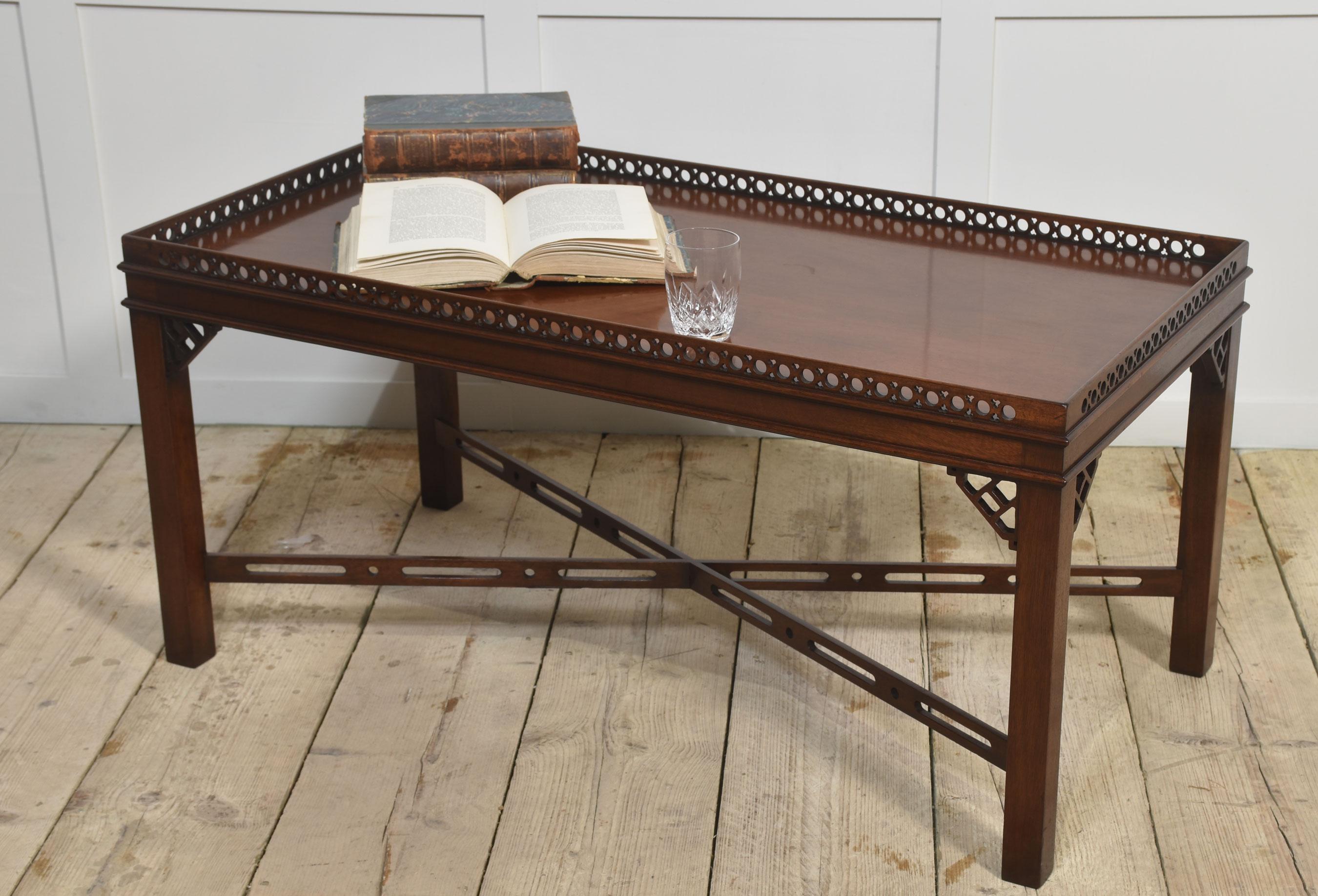 Bois Table basse en acajou en vente