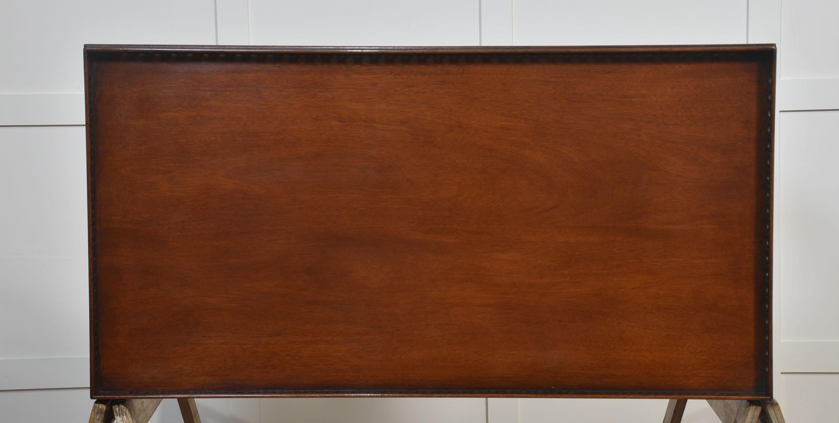 Table basse en acajou en vente 1