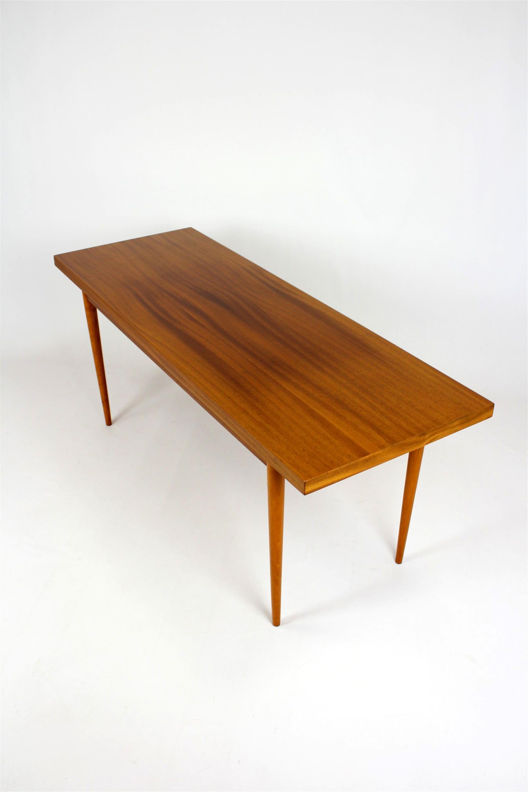 Table basse en acajou de UP Zavody, 1969 en vente 2