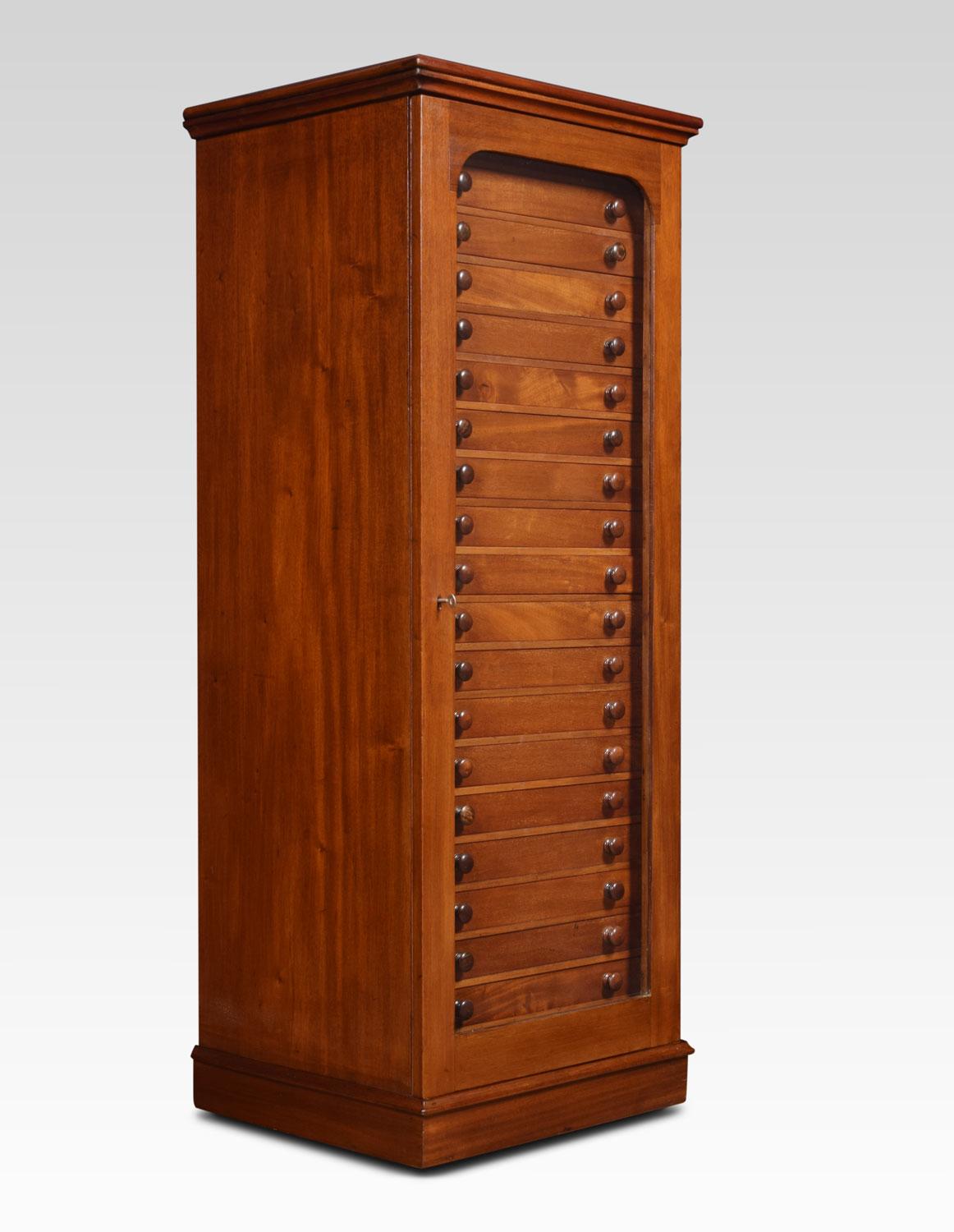 Mahogany Collectors Cabinet In Good Condition In Cheshire, GB