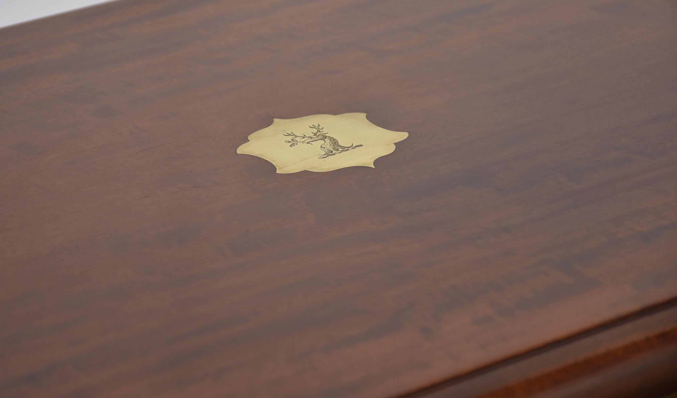 Mueble de coleccionista de caoba Madera en venta